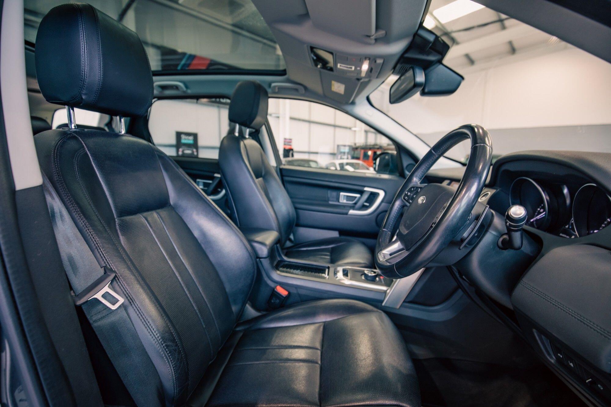 Land Rover Discovery Sport view 3