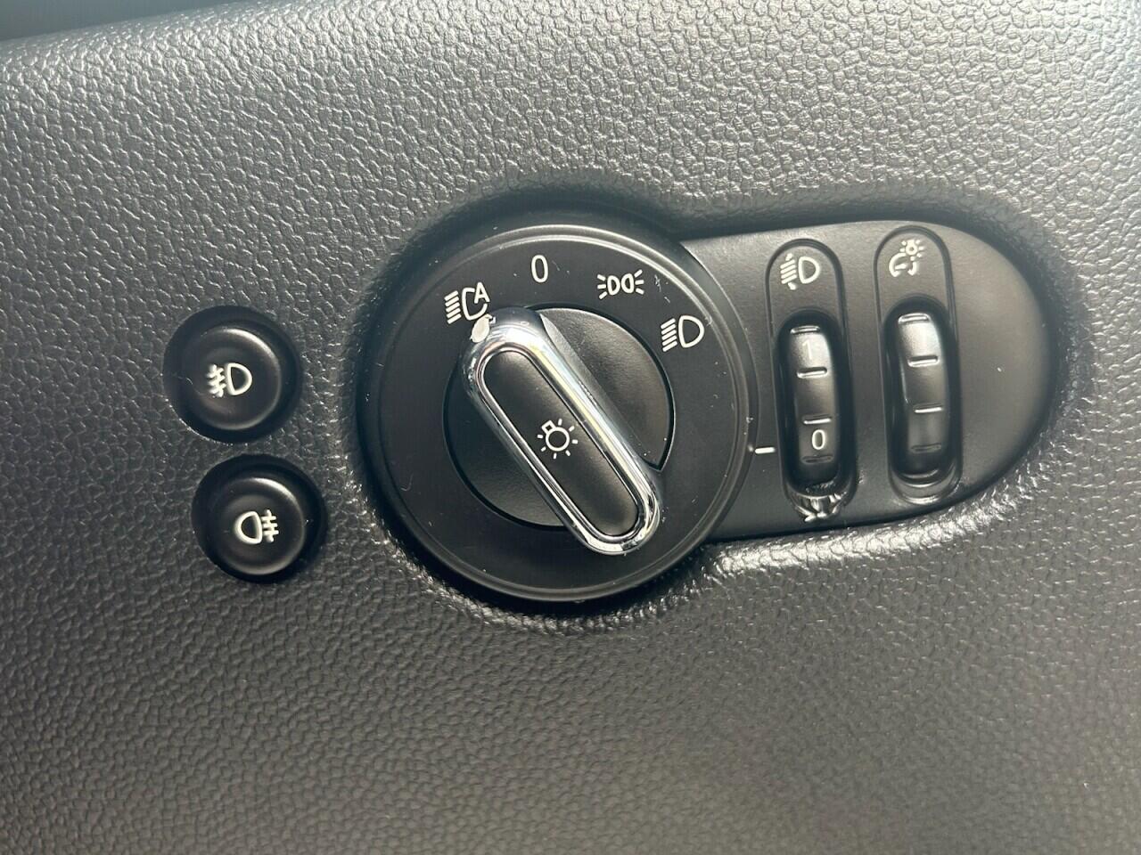 Mini Hatch view 30