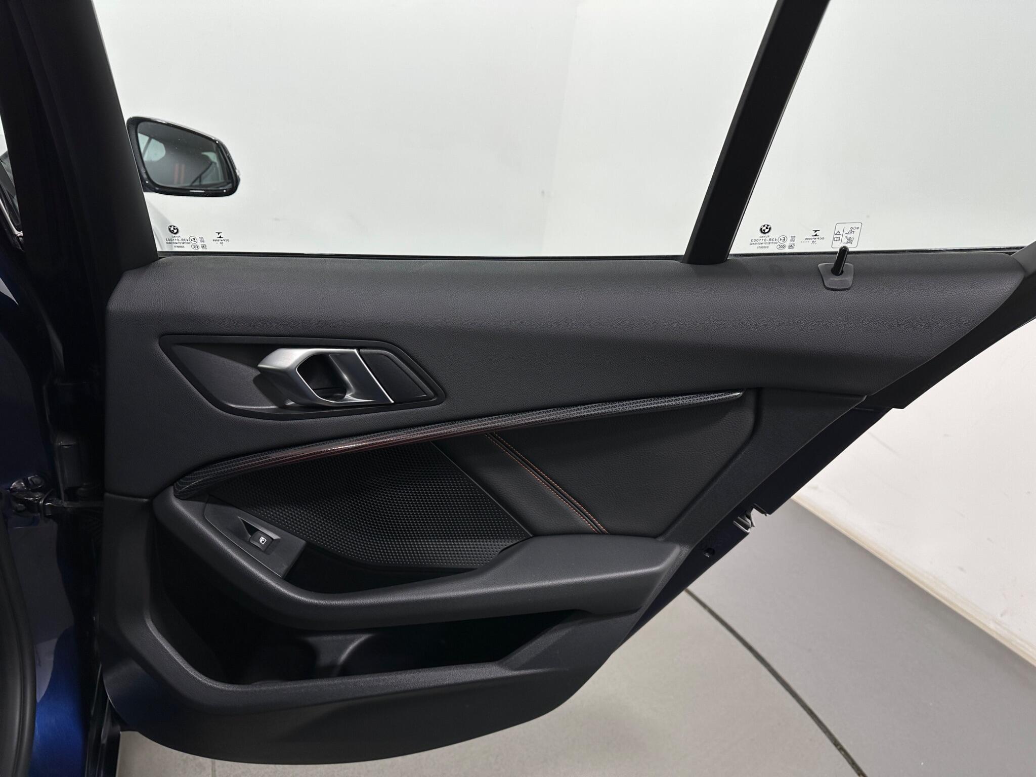 BMW 1 Series view 44