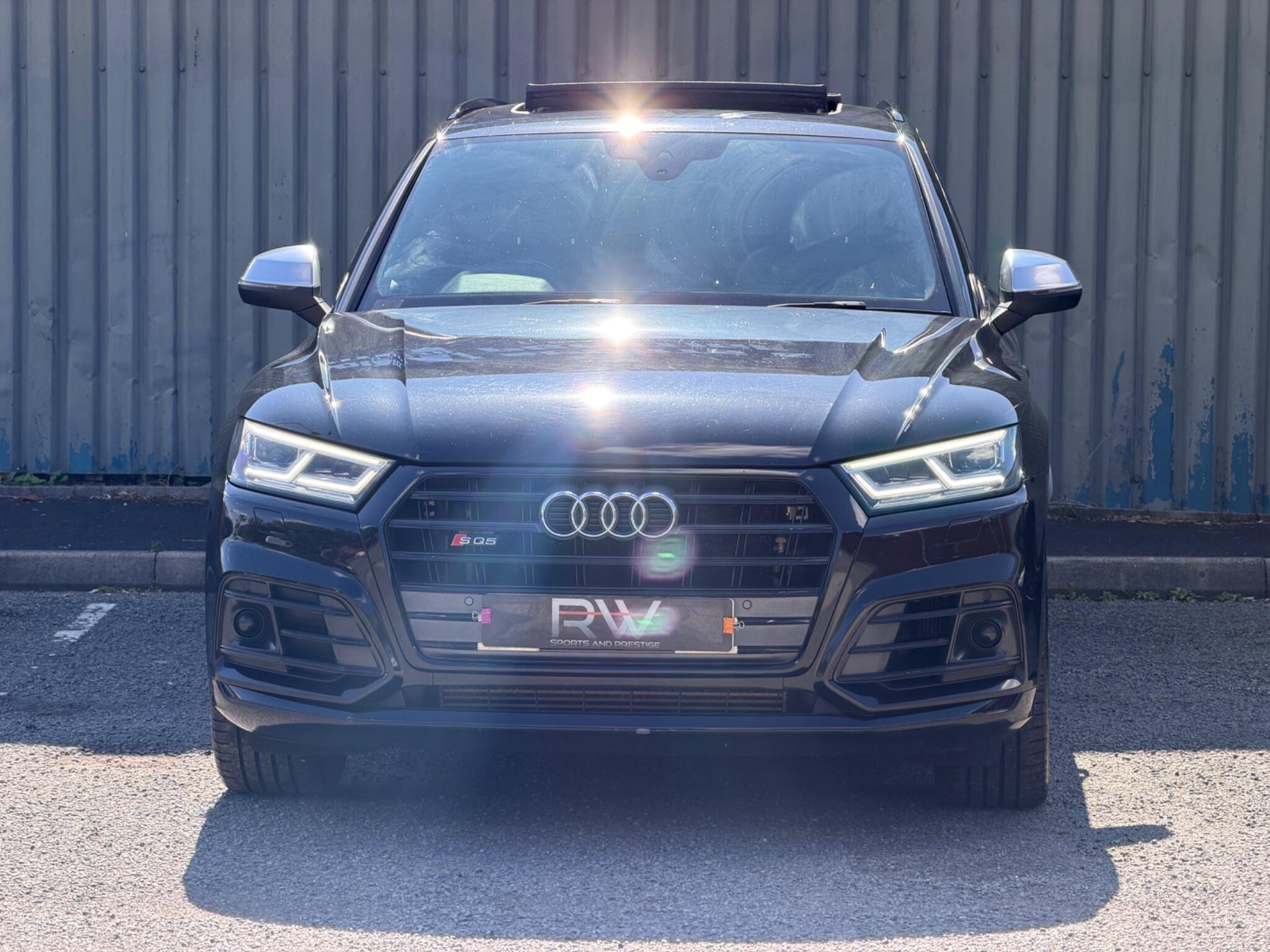 Audi SQ5 view 13