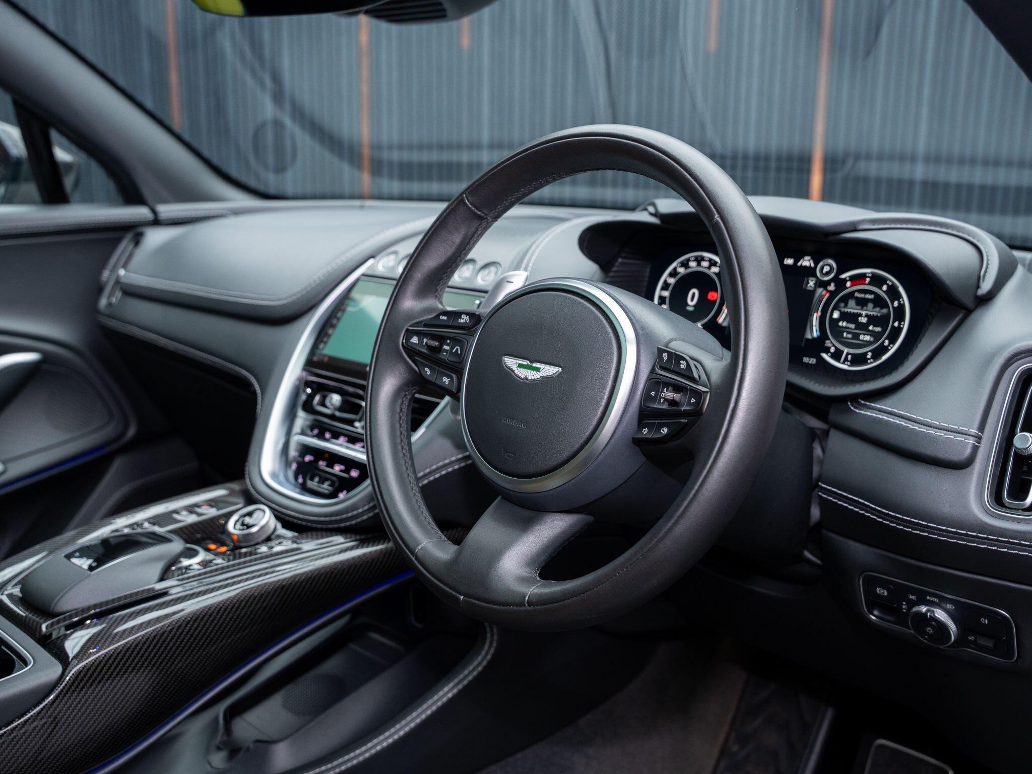 Aston Martin DBX view 39