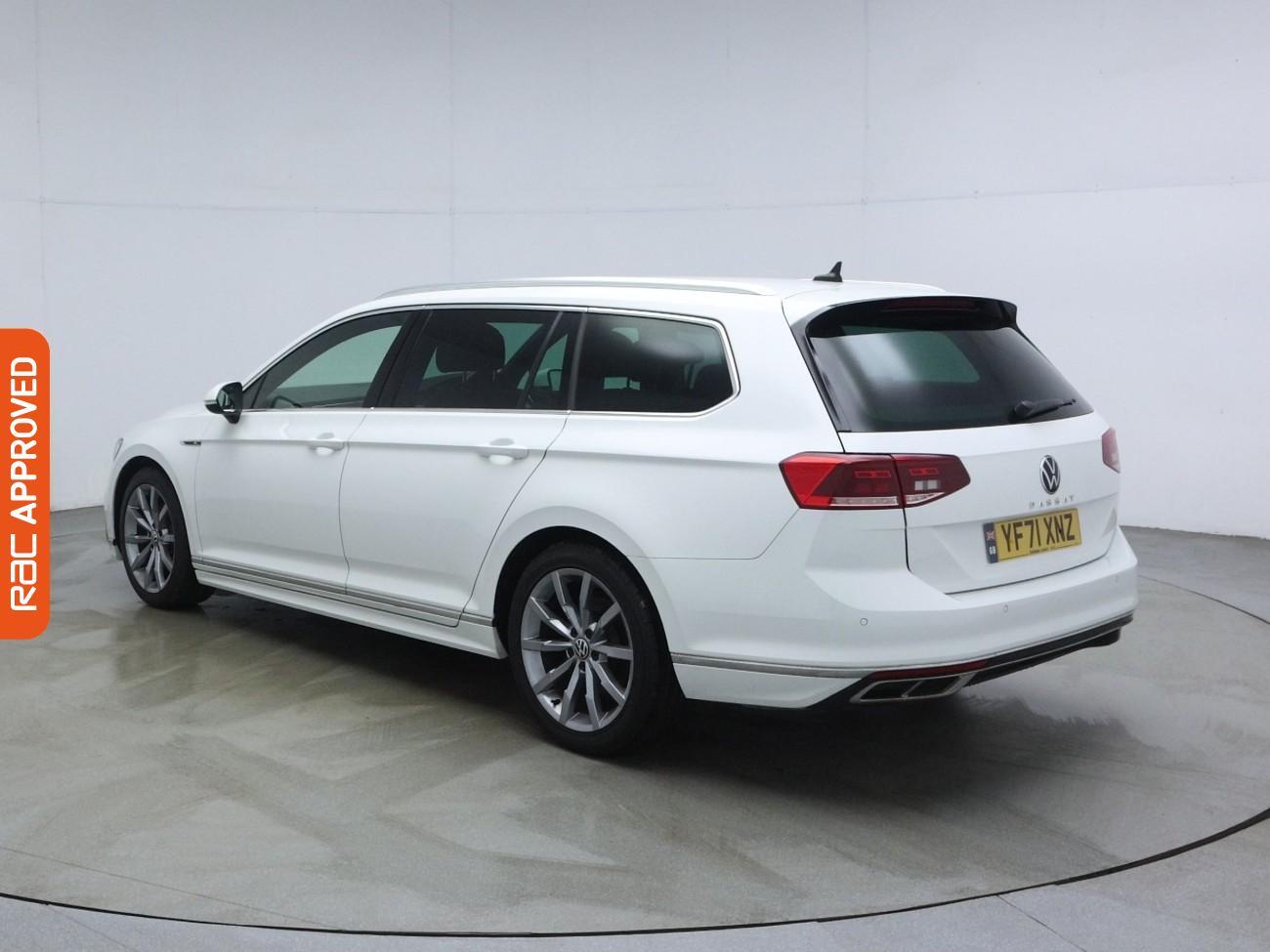 Volkswagen Passat view 4