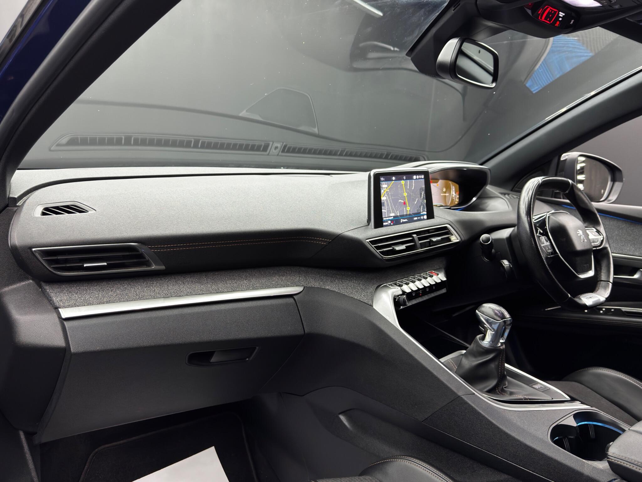 Peugeot 3008 view 11