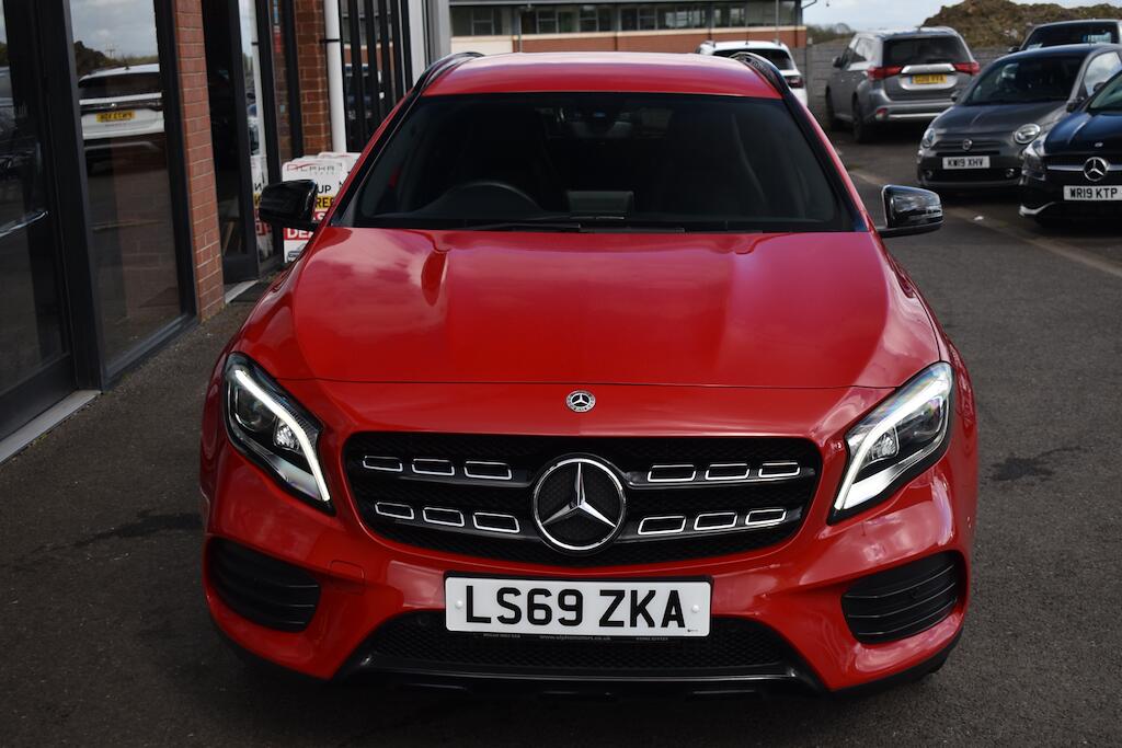 Mercedes-Benz Gla view 3
