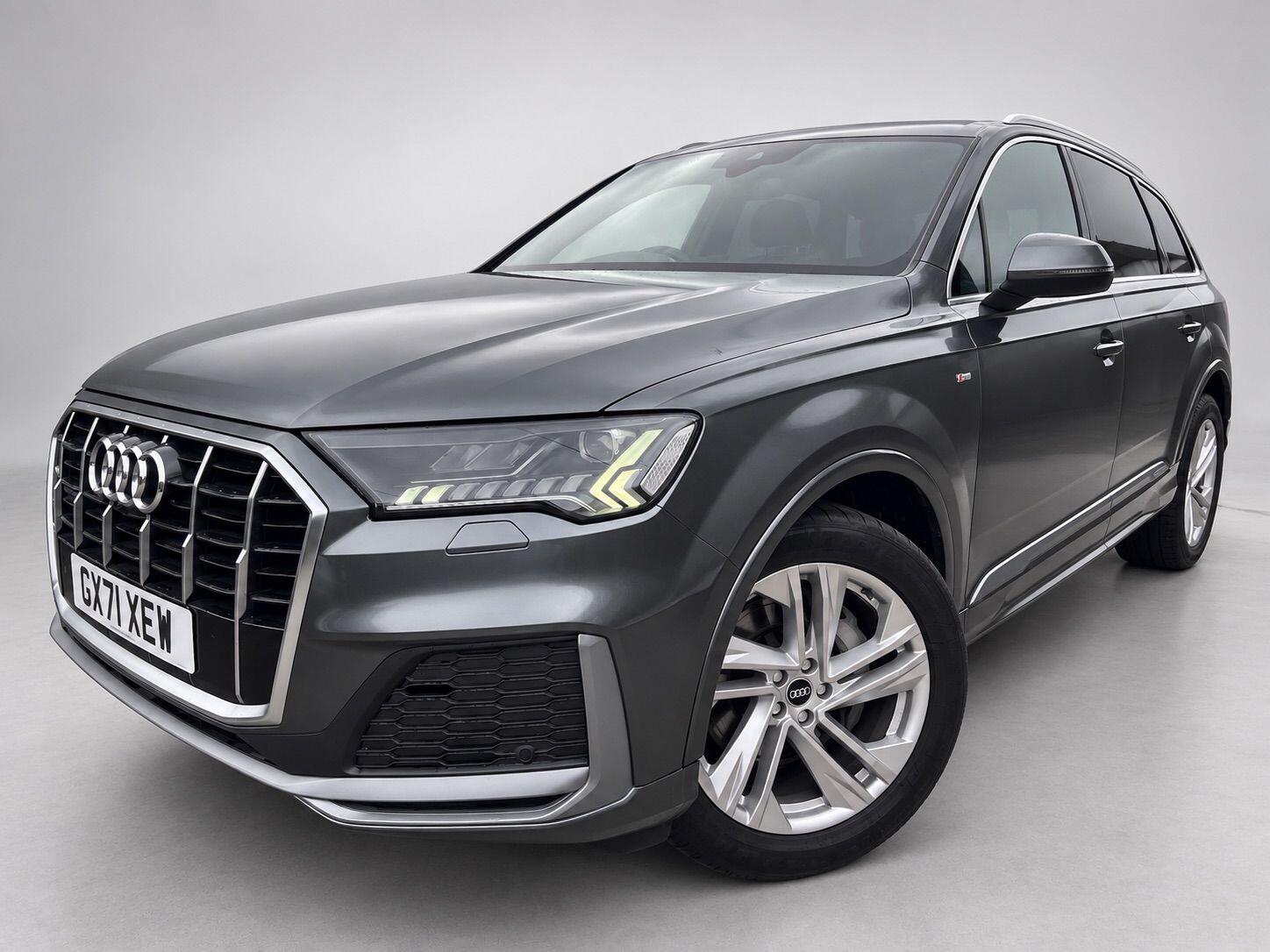Audi Q7 view 7