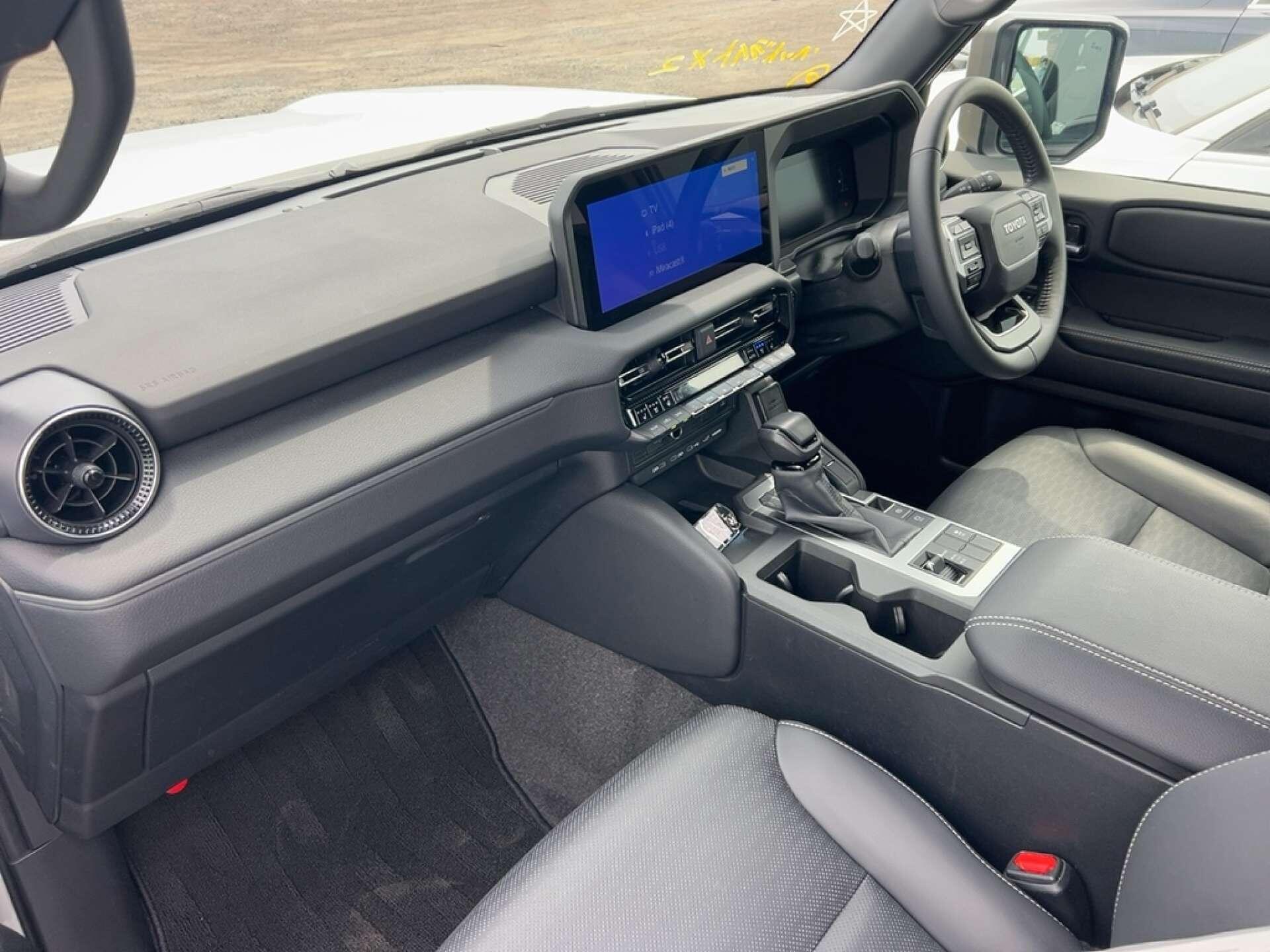 Toyota Land Cruiser view 13