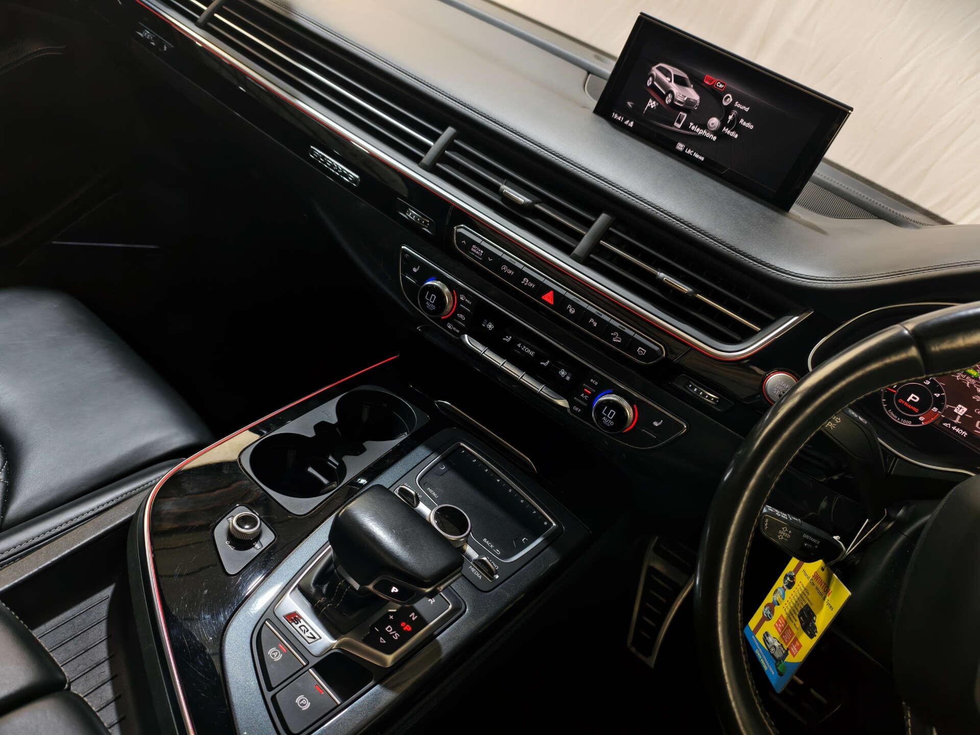 Audi SQ7 view 41
