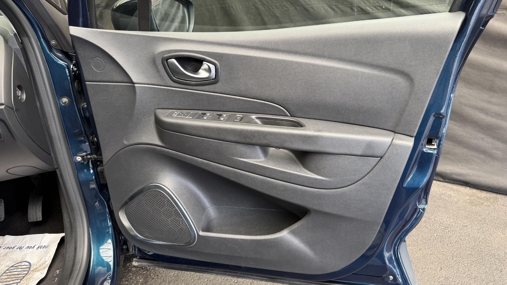 Renault Captur view 22