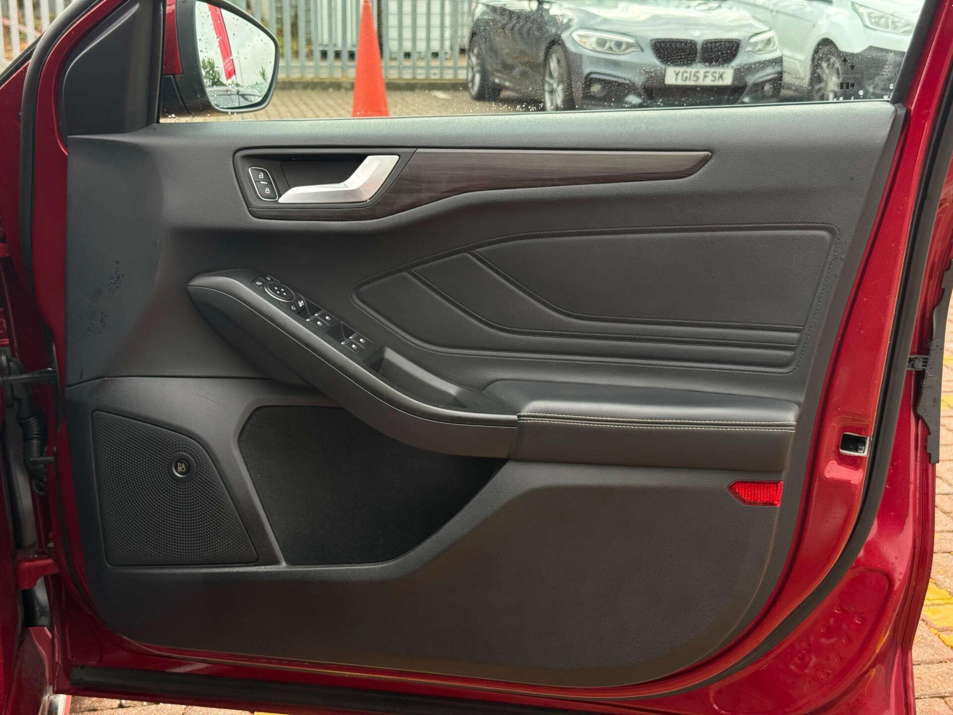Ford Focus view 20