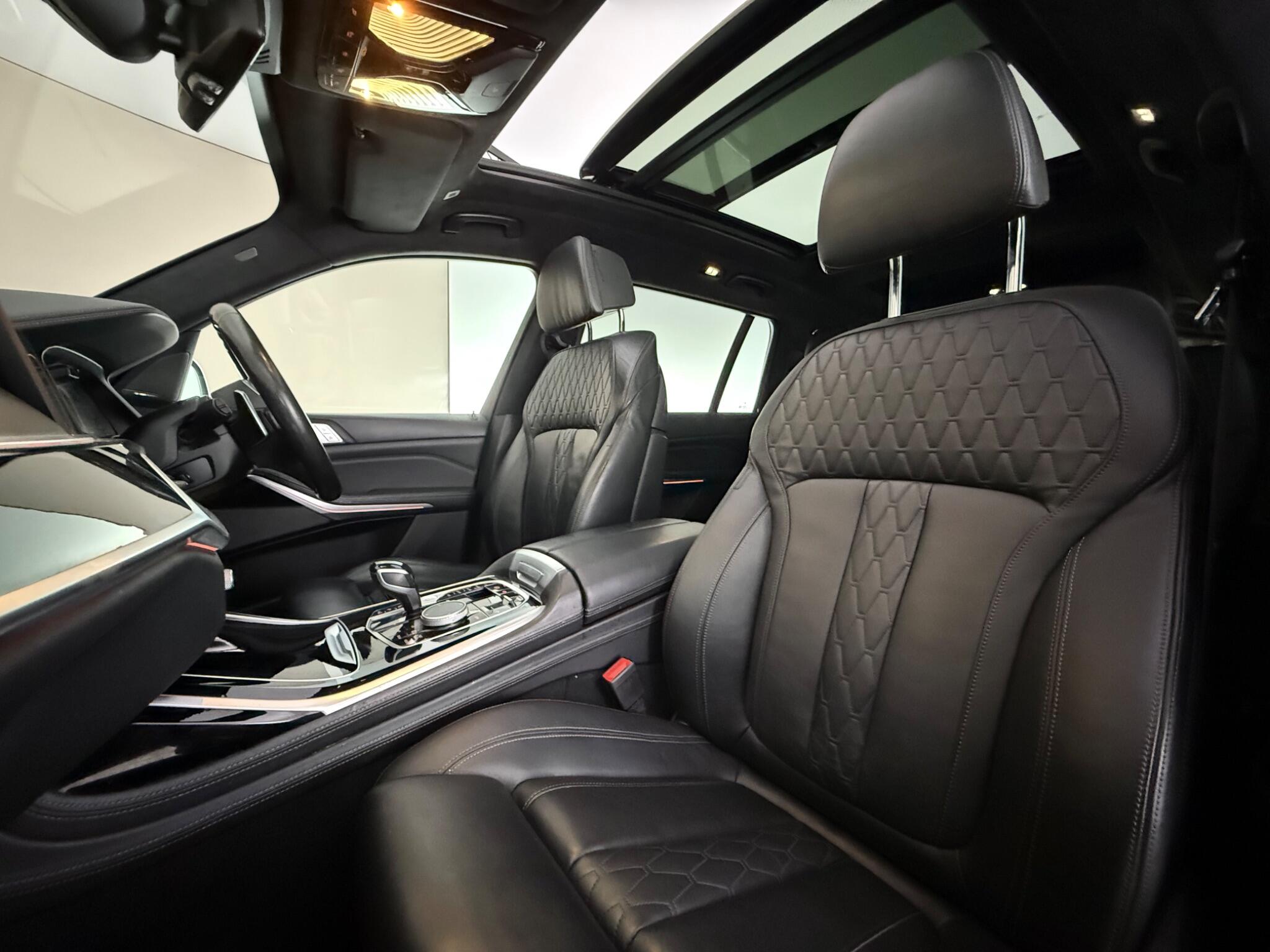 BMW X7 view 43