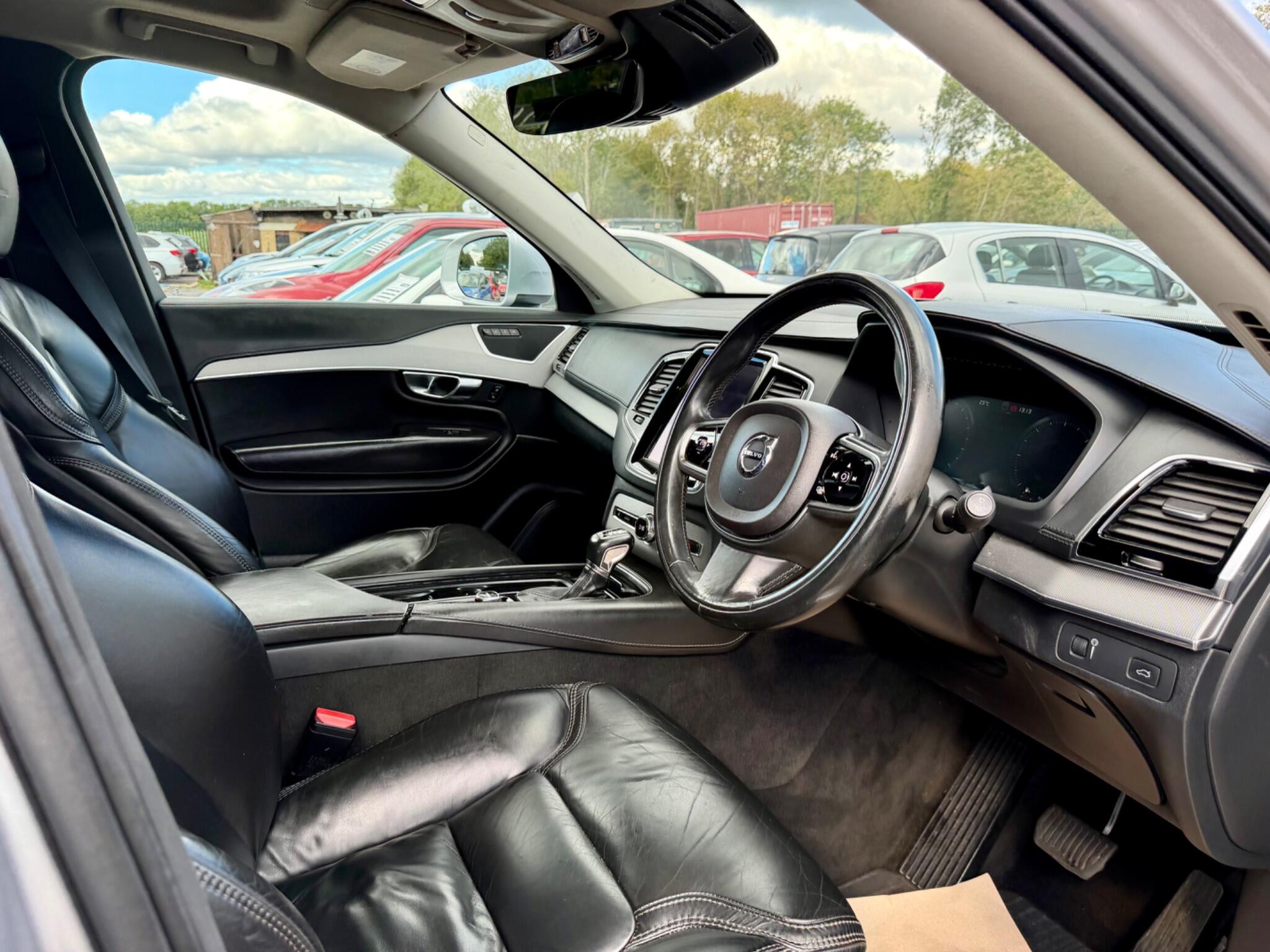 Volvo XC90 view 37