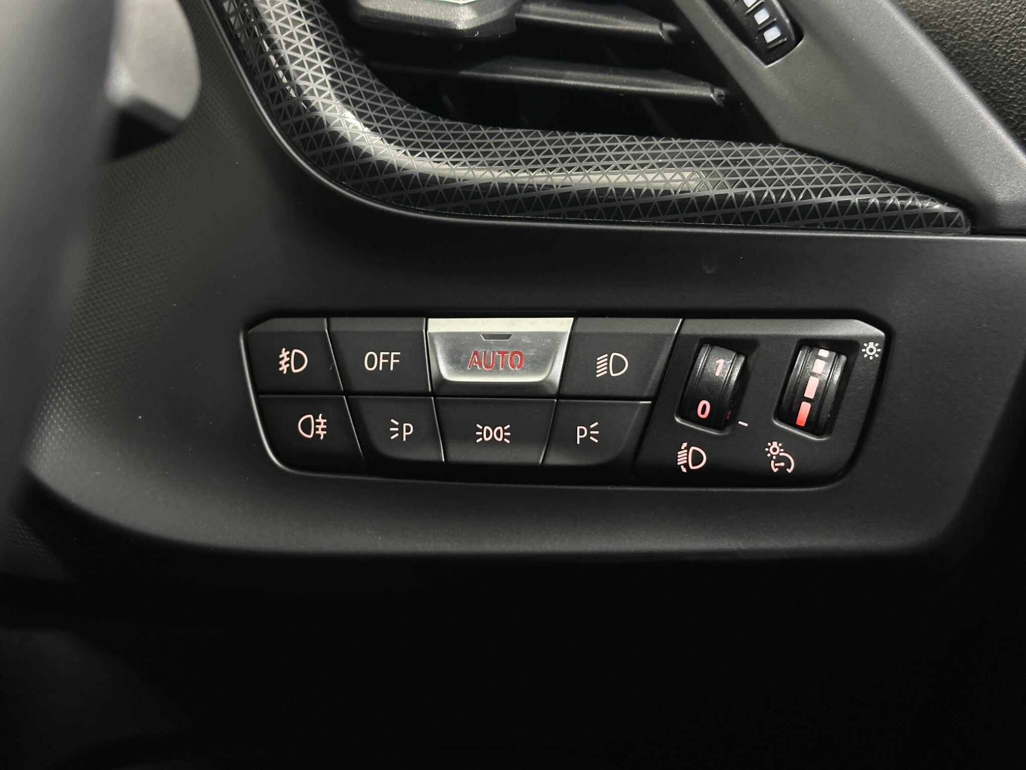 BMW 1 Series view 18