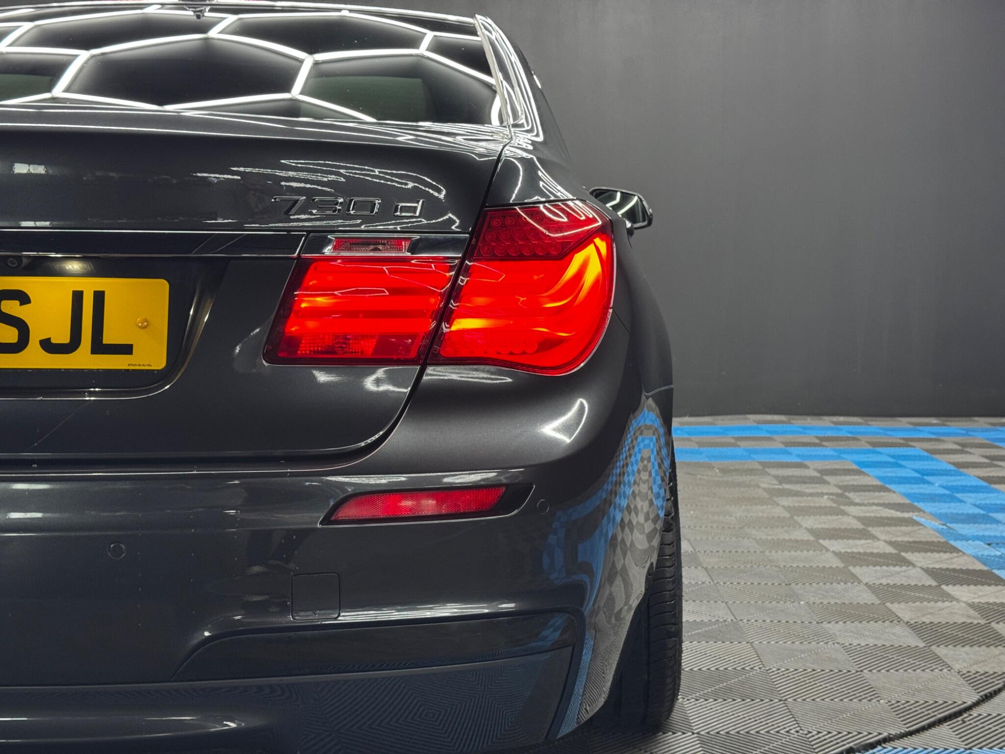 BMW 7 Series view 49