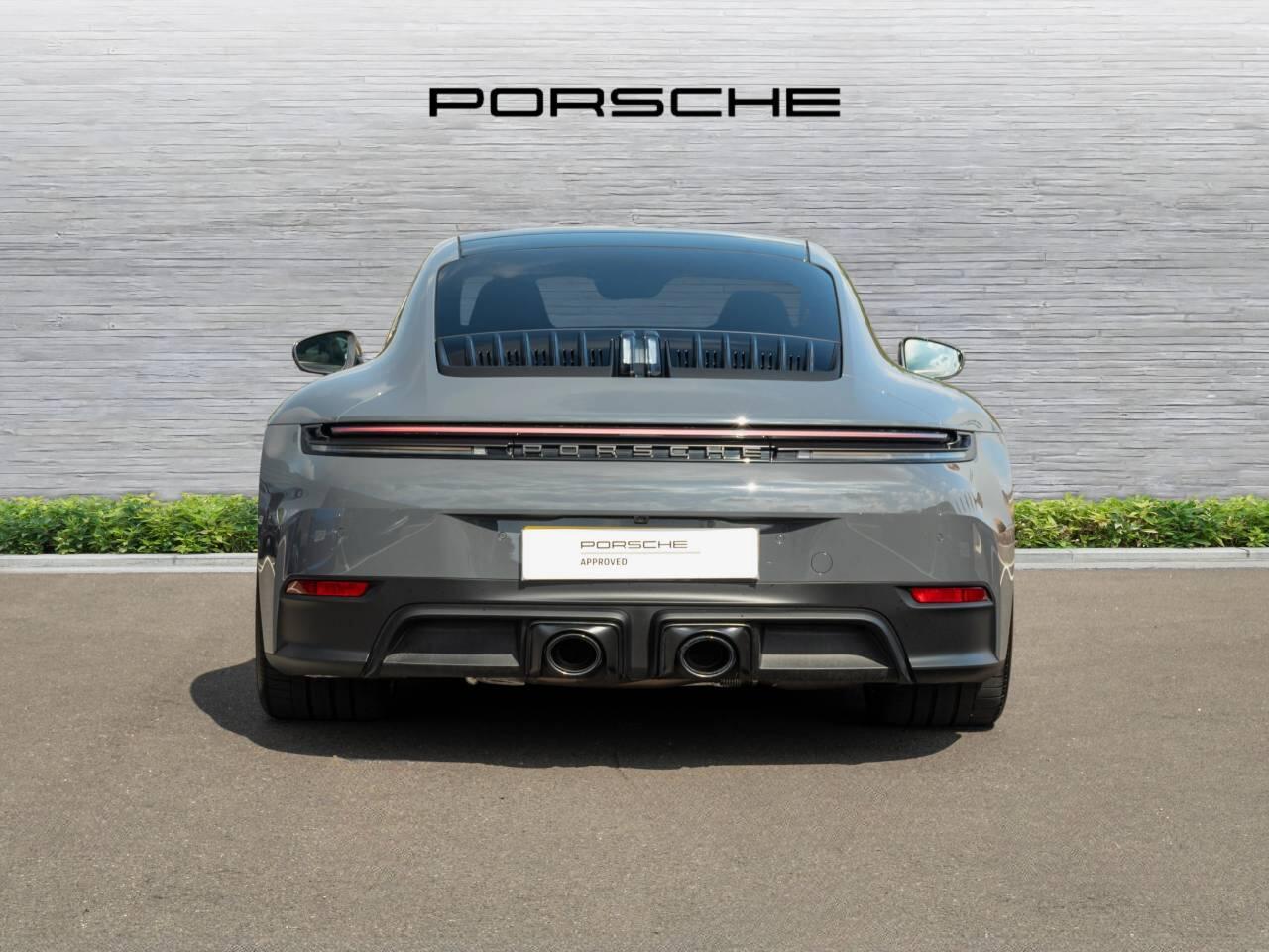 Porsche 911 view 7