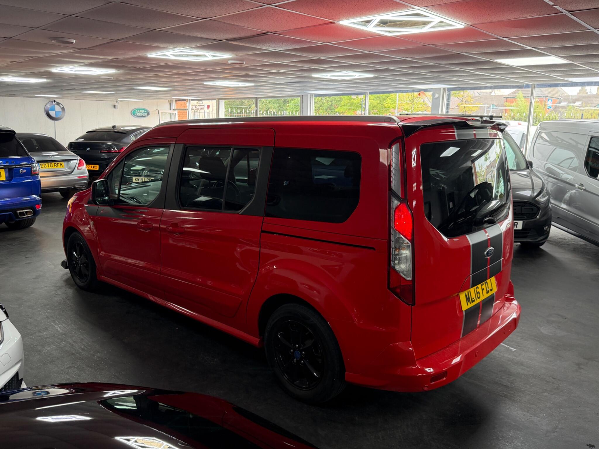 Ford Grand Tourneo Connect view 21