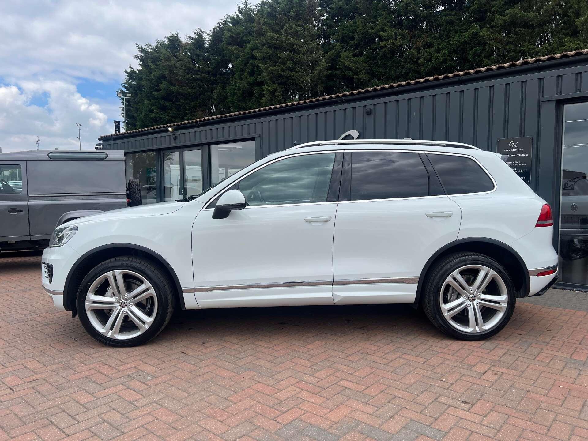 Volkswagen Touareg view 12