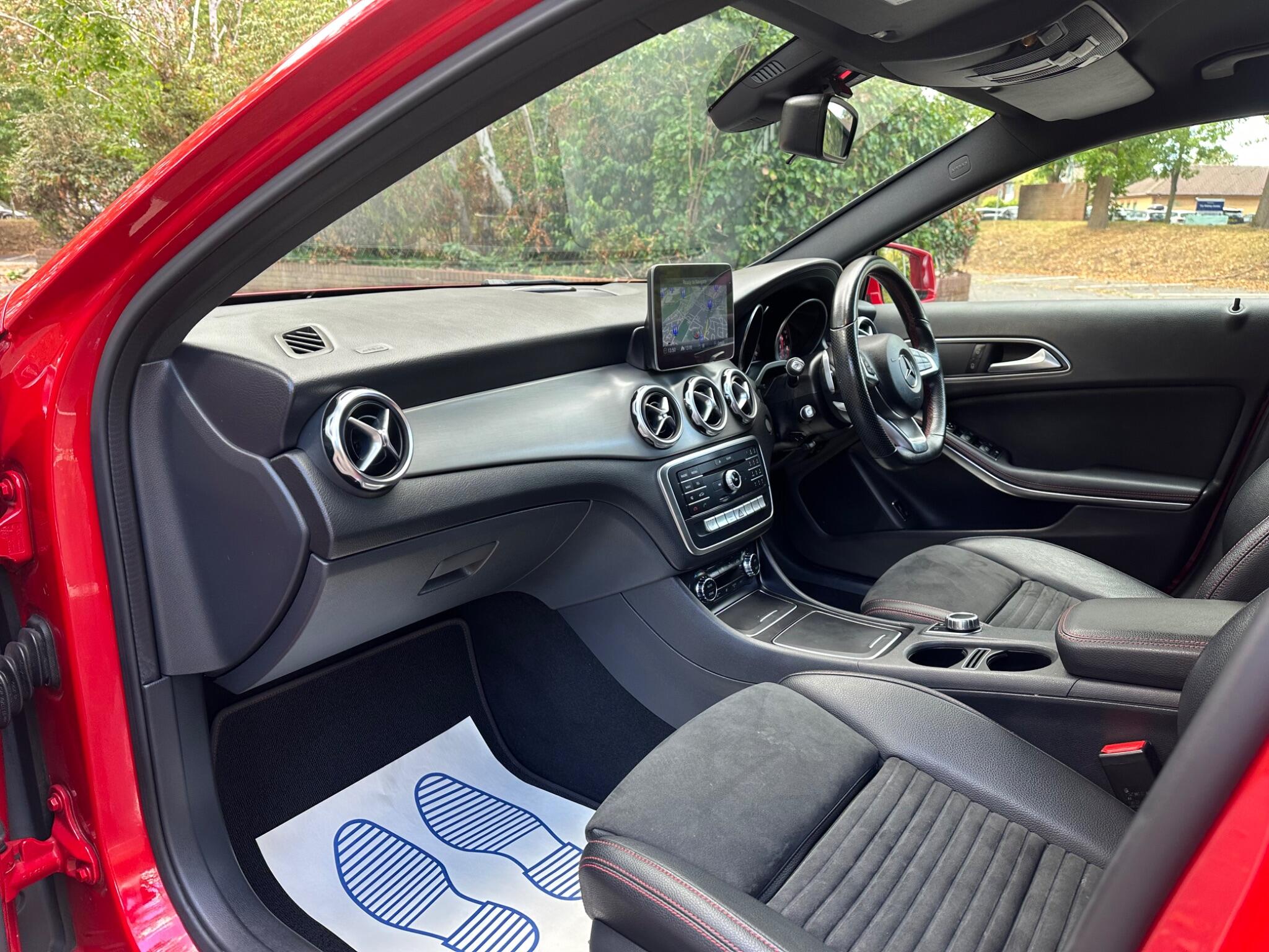 Mercedes-Benz Gla view 14