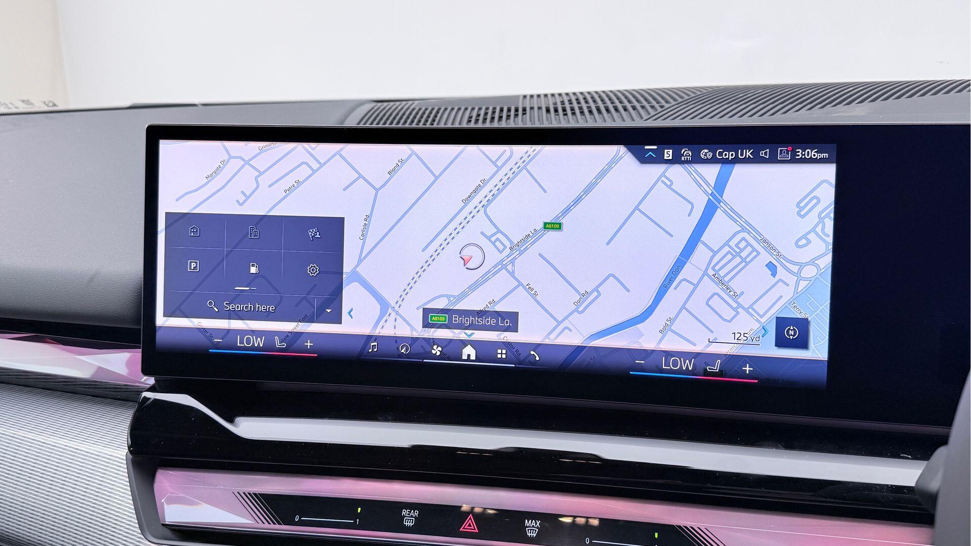 BMW 5 Series view 23