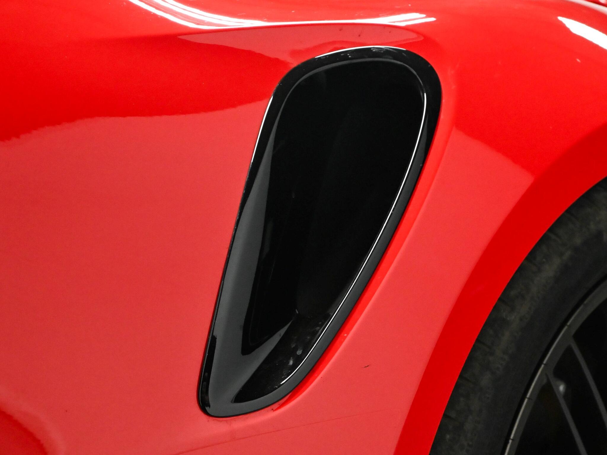 Porsche 911 view 24