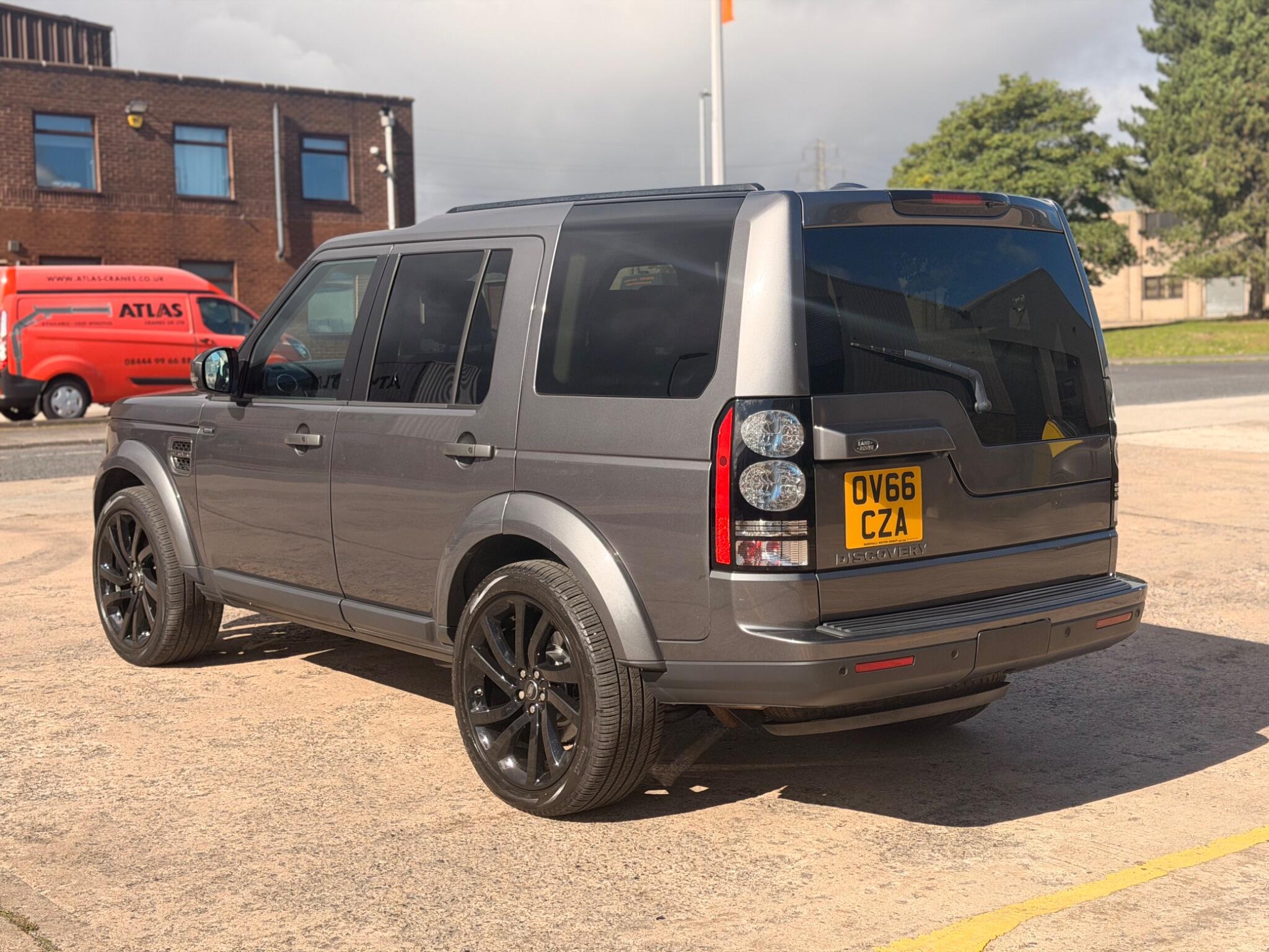 Land Rover Discovery view 15