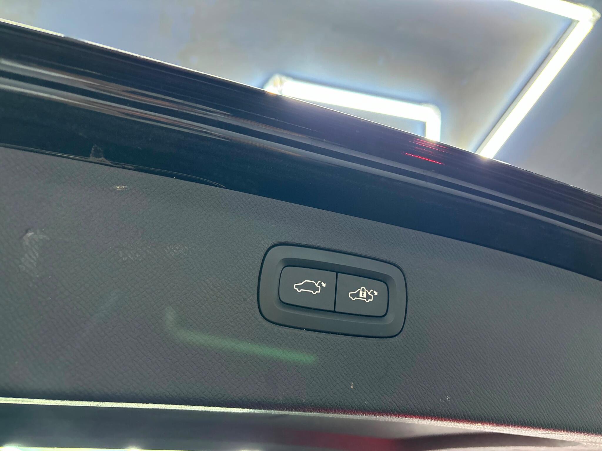 Volvo XC90 view 22