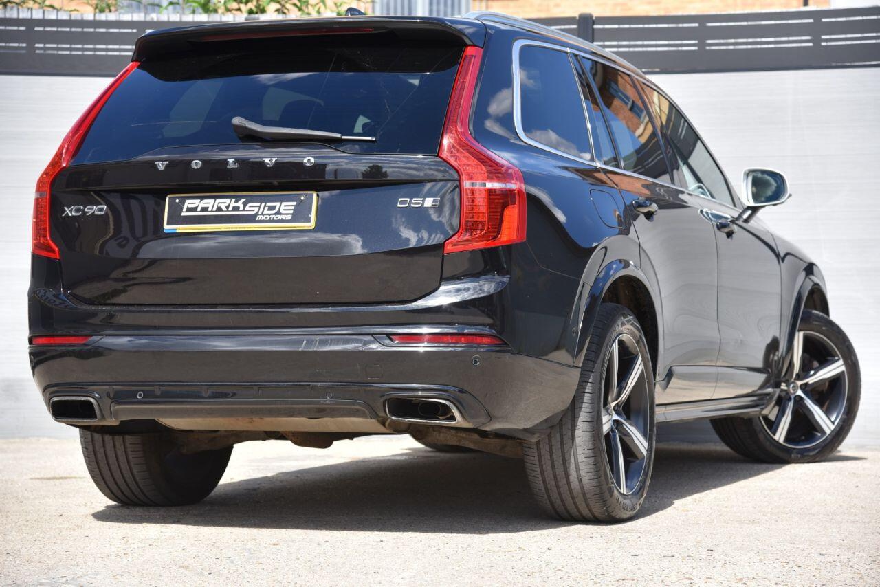 Volvo XC90 view 8