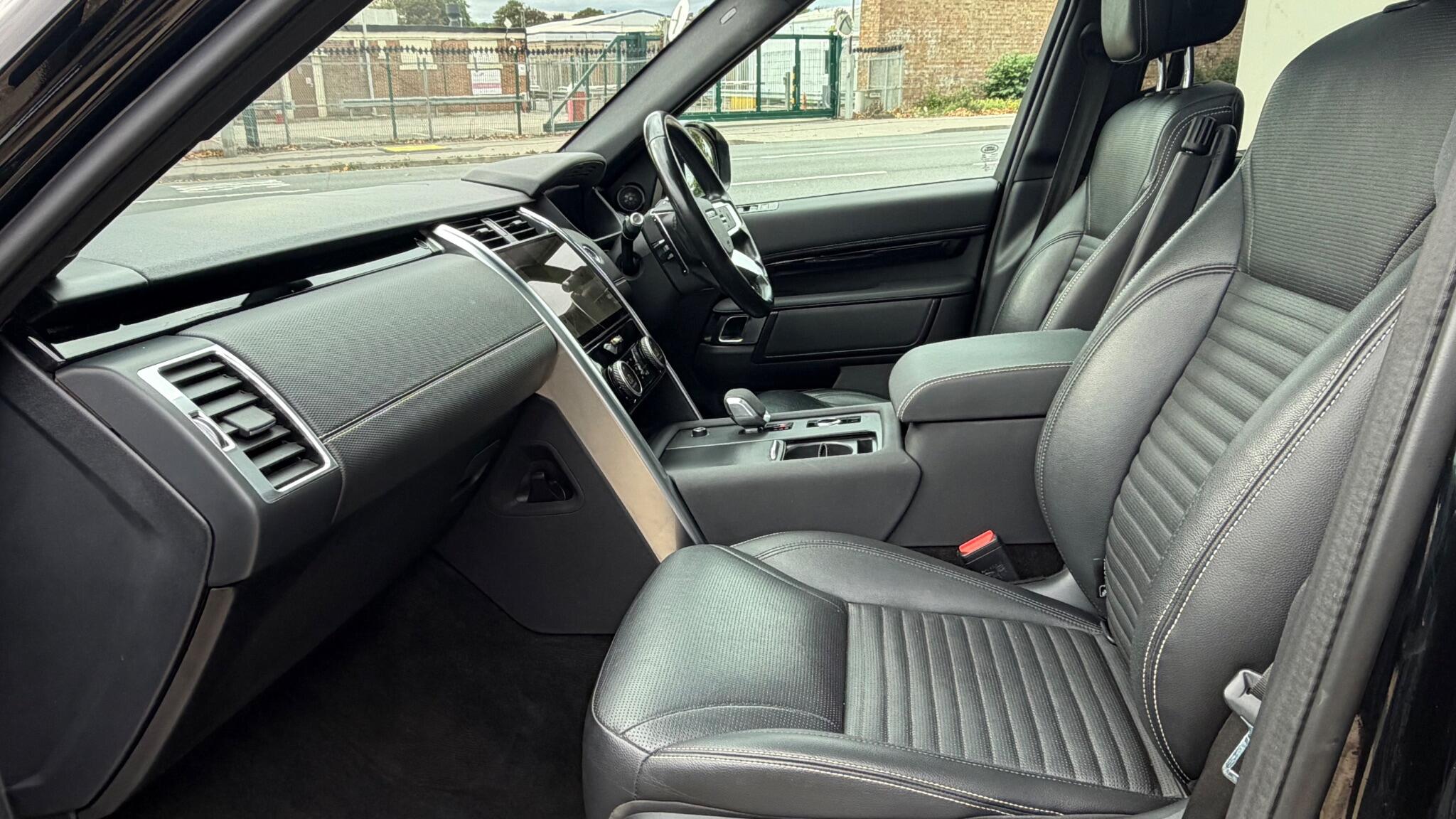 Land Rover Discovery view 14