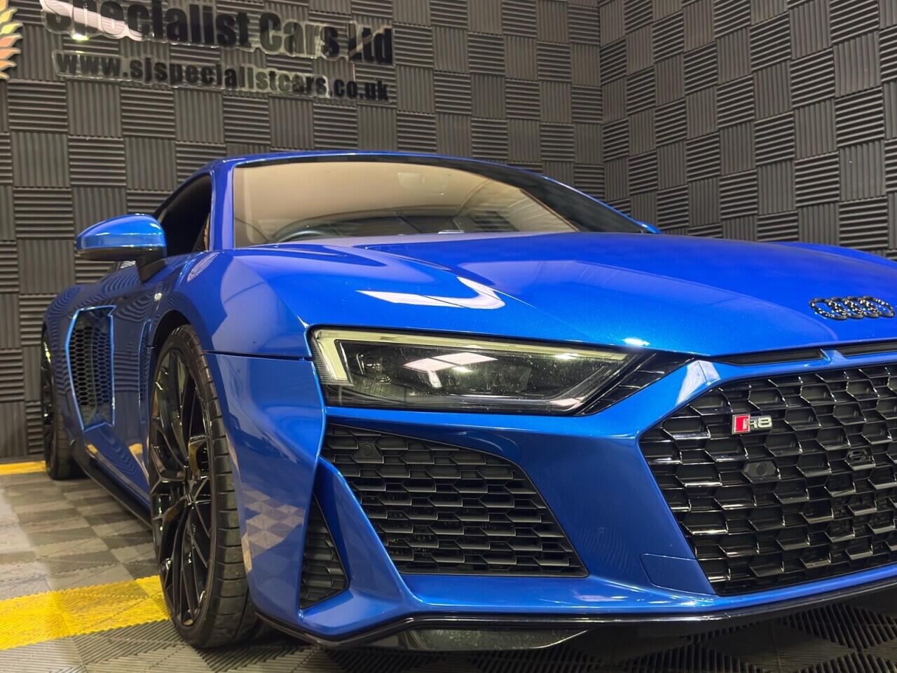 Audi R8 view 20