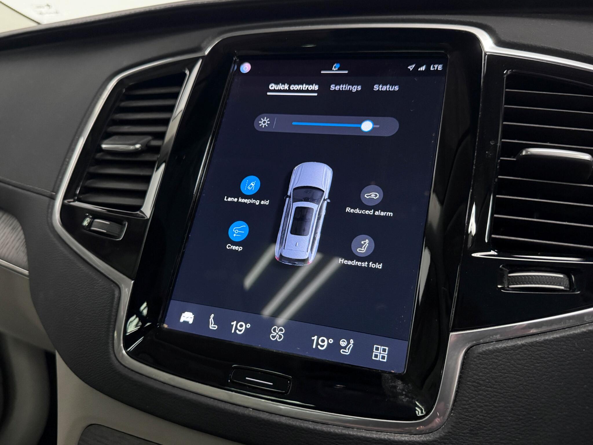 Volvo XC90 view 50