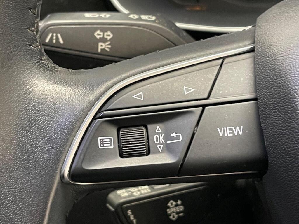 Audi Q3 view 13