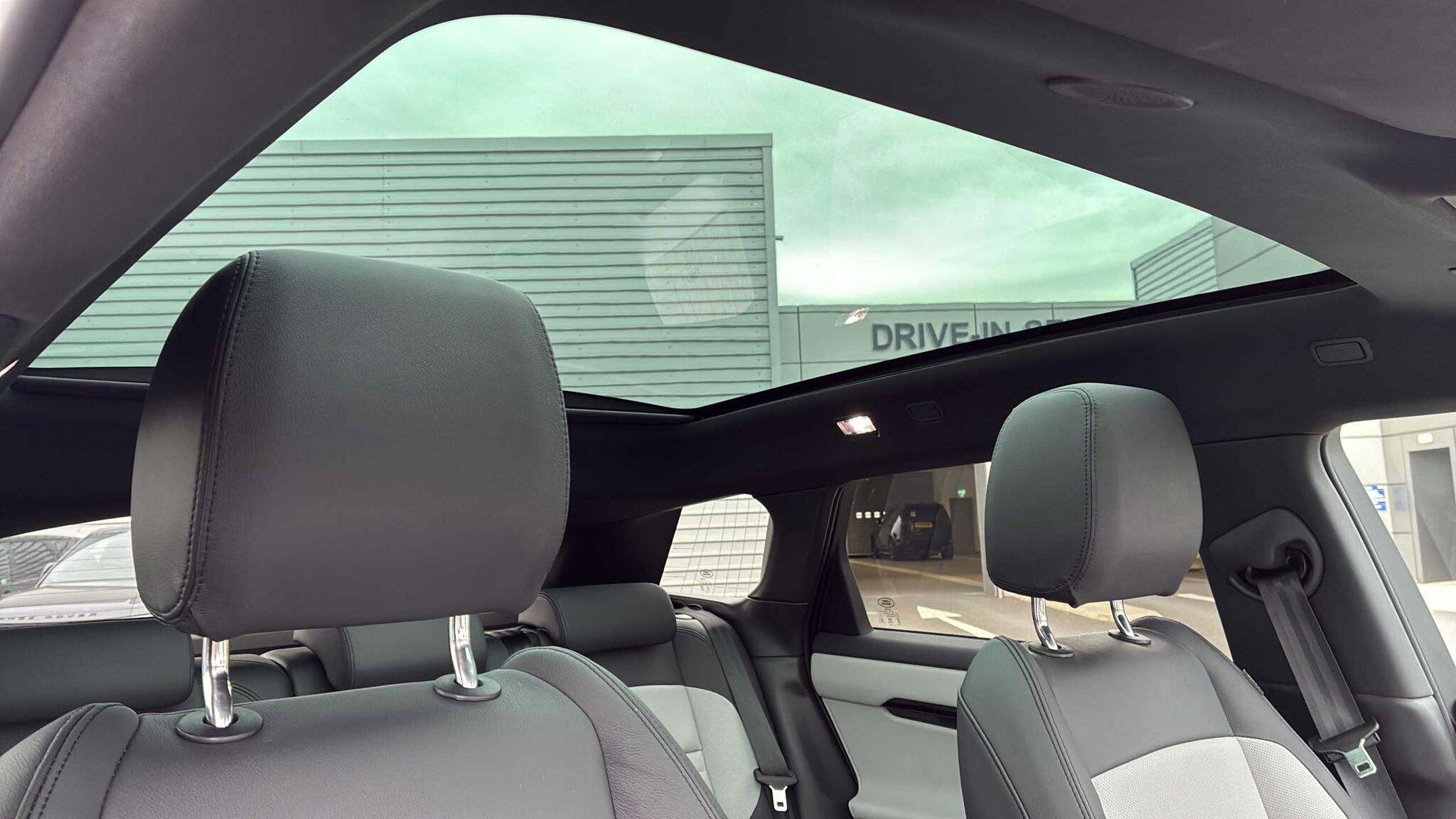 Land Rover Range Rover Evoque view 26