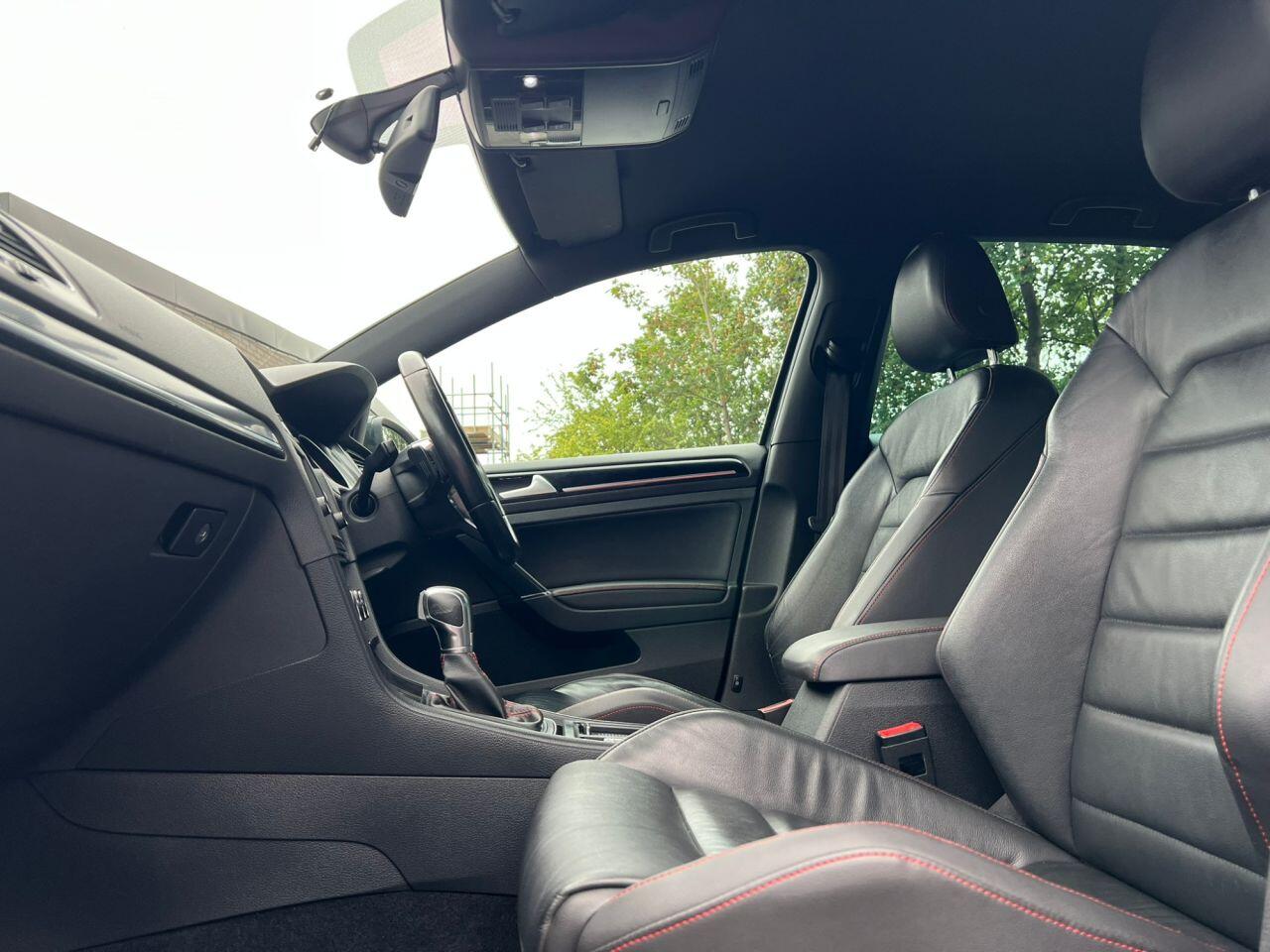 Volkswagen Golf view 18