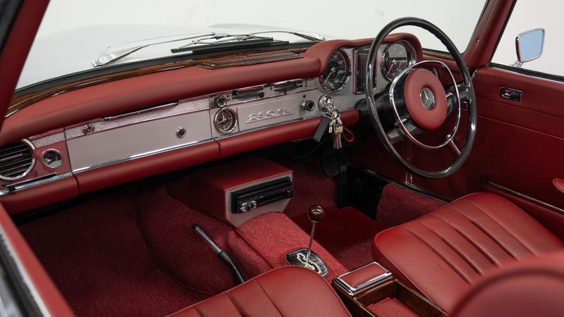 Mercedes-Benz SL view 16
