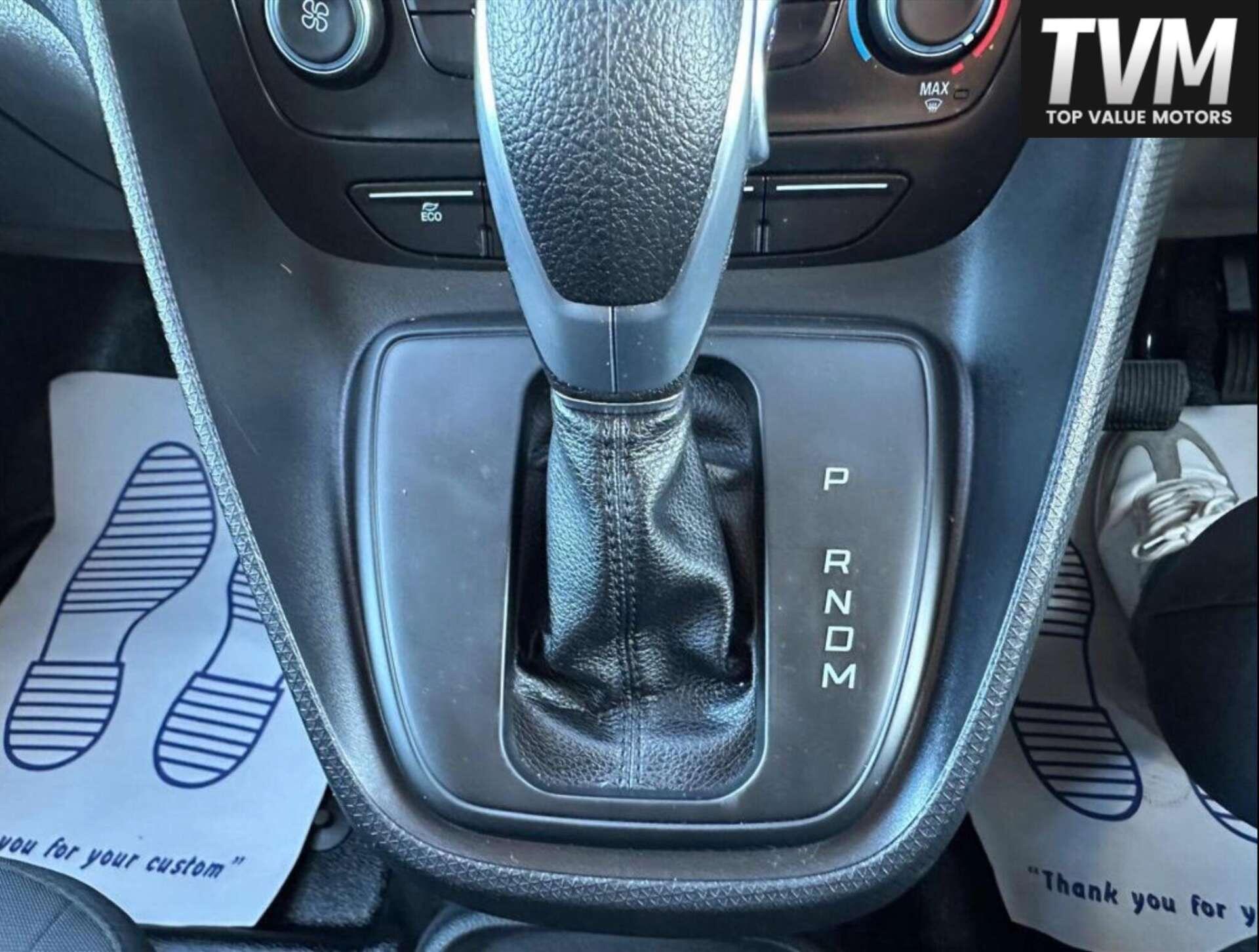 Ford Transit Connect view 10