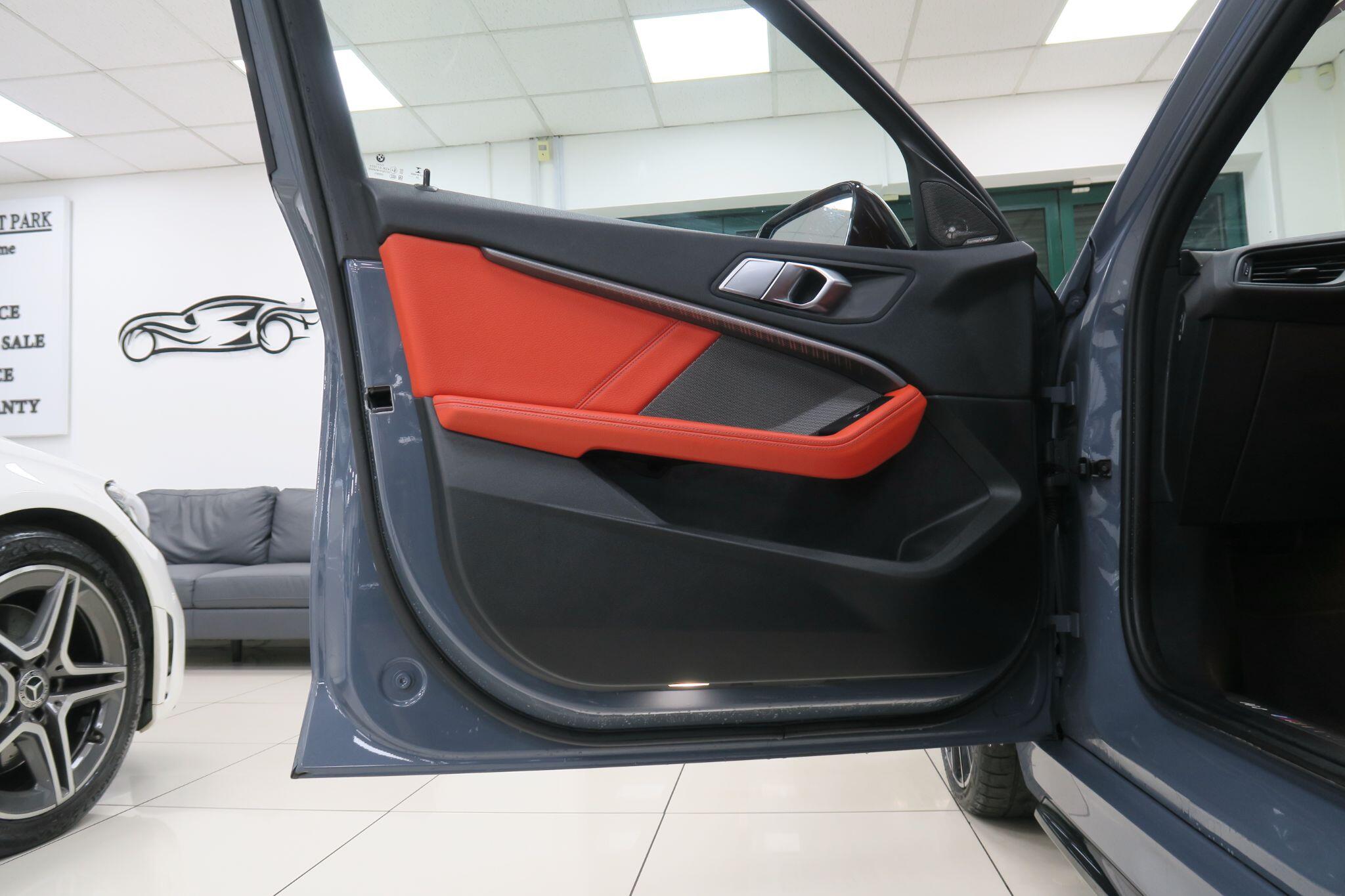 BMW 1 Series view 14