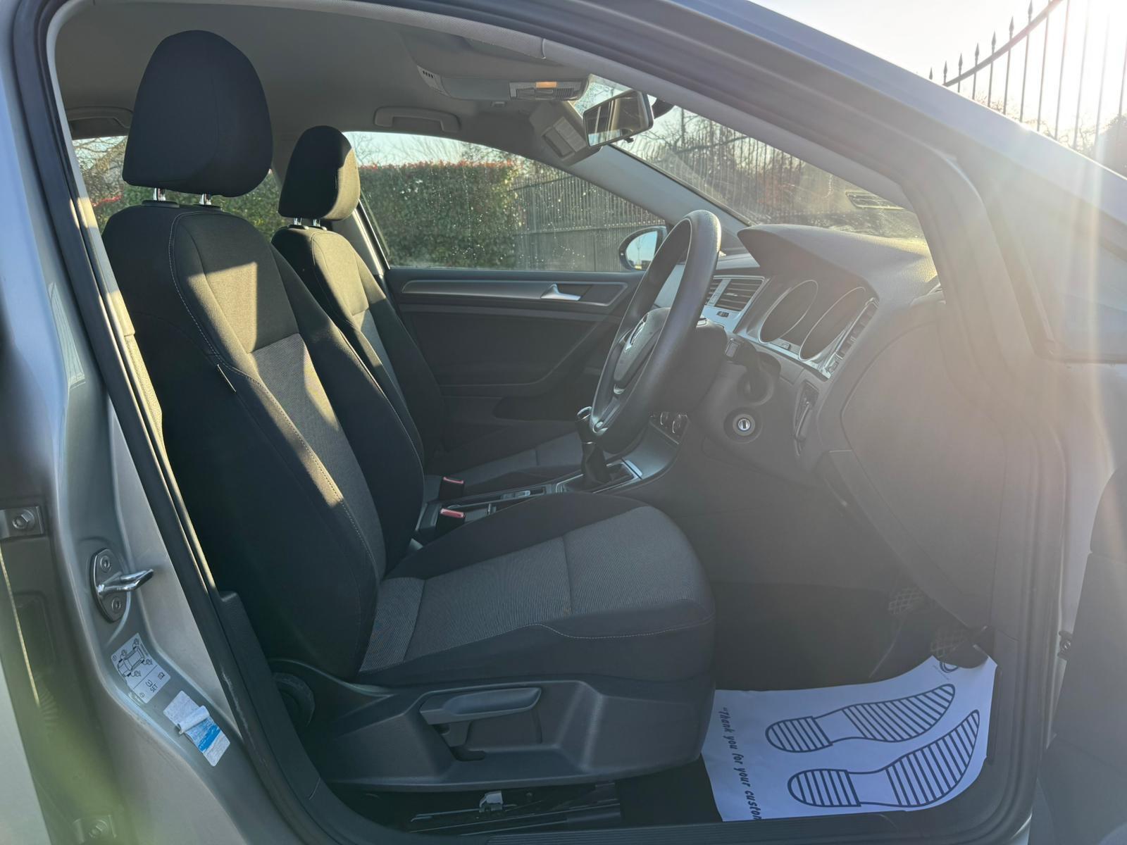 2013 Volkswagen Golf image 12