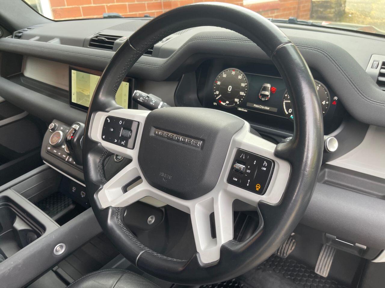 Land Rover Defender 90 view 9