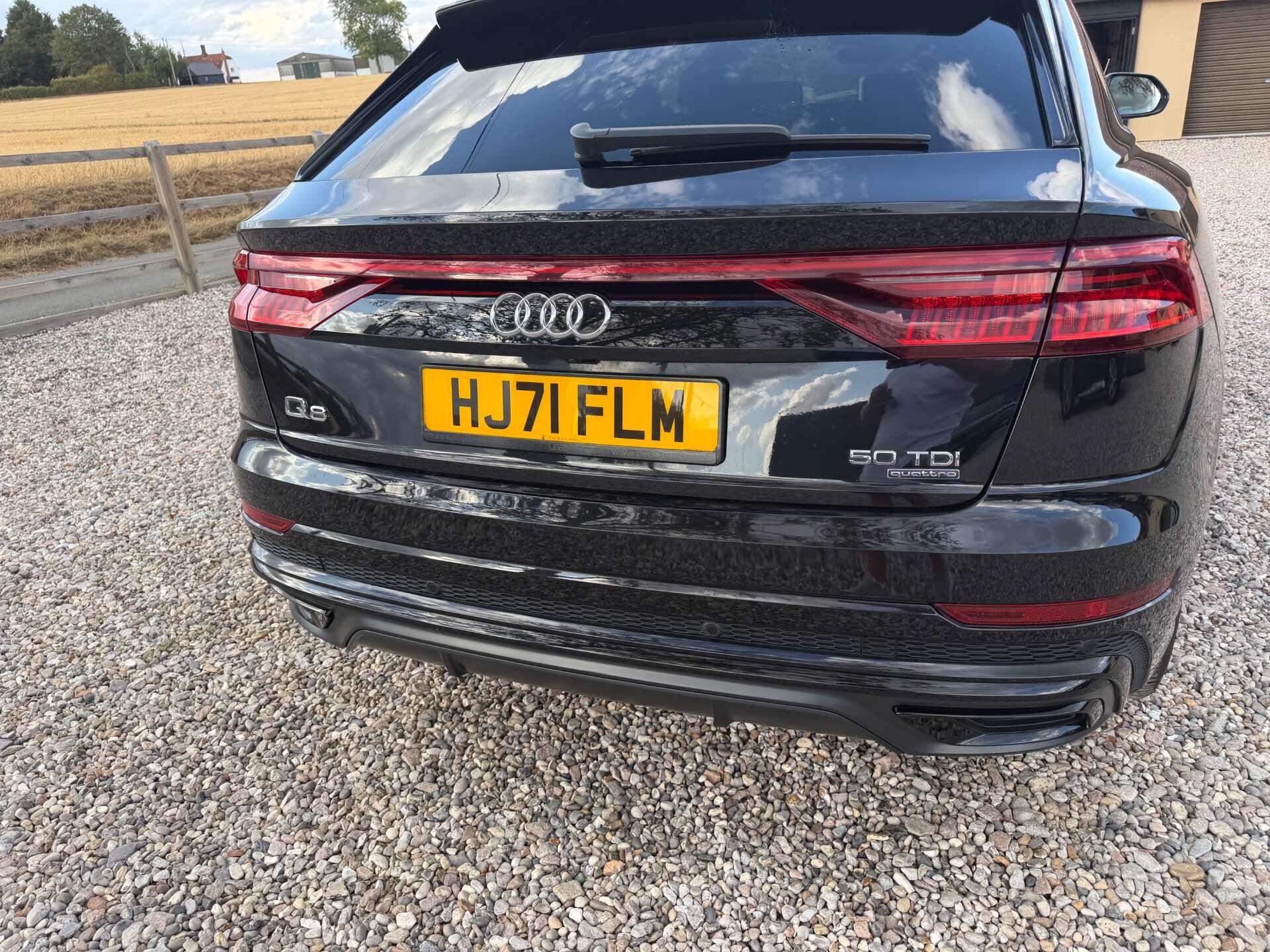 Audi Q8 view 9