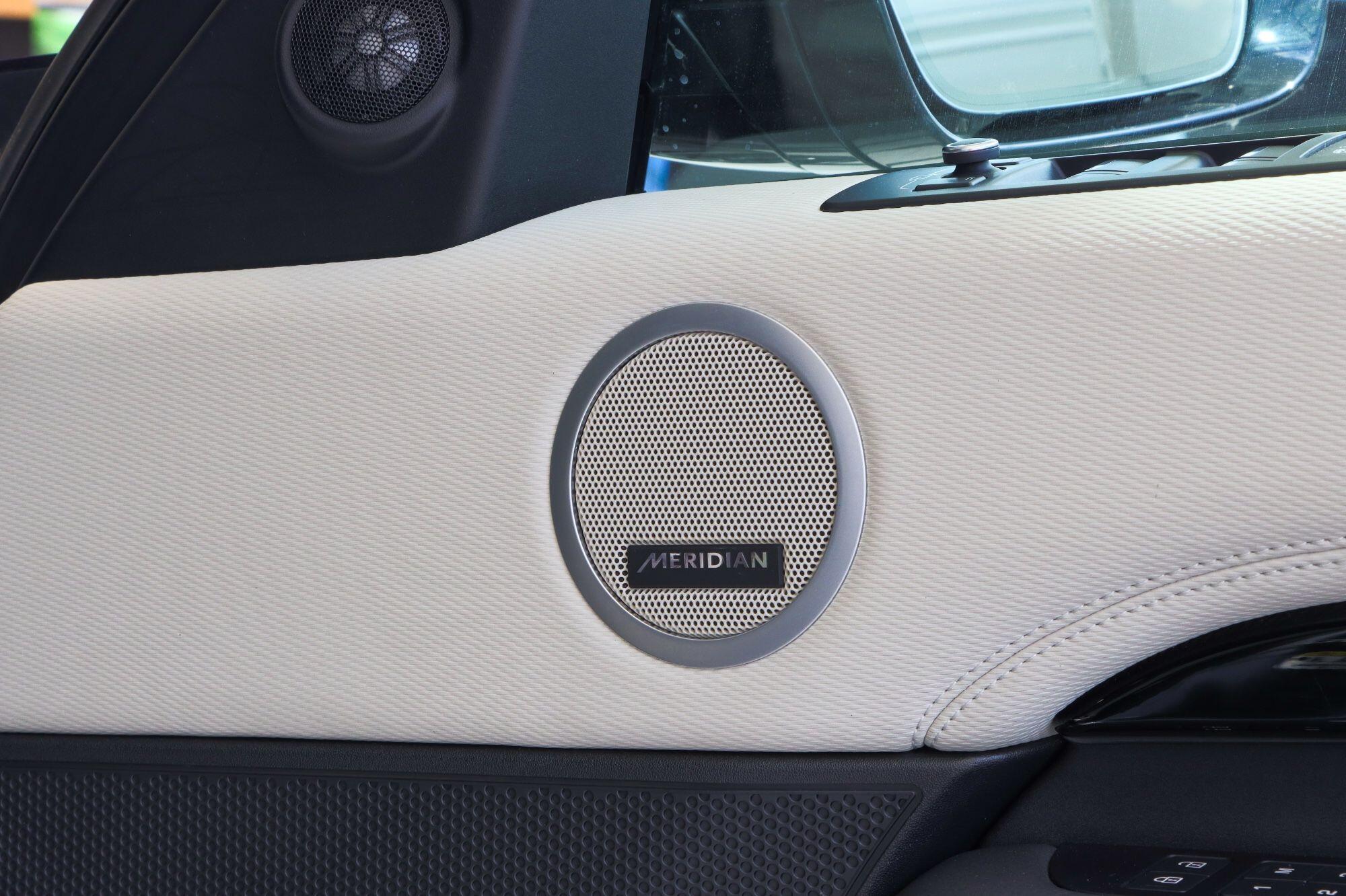 Land Rover Discovery view 27