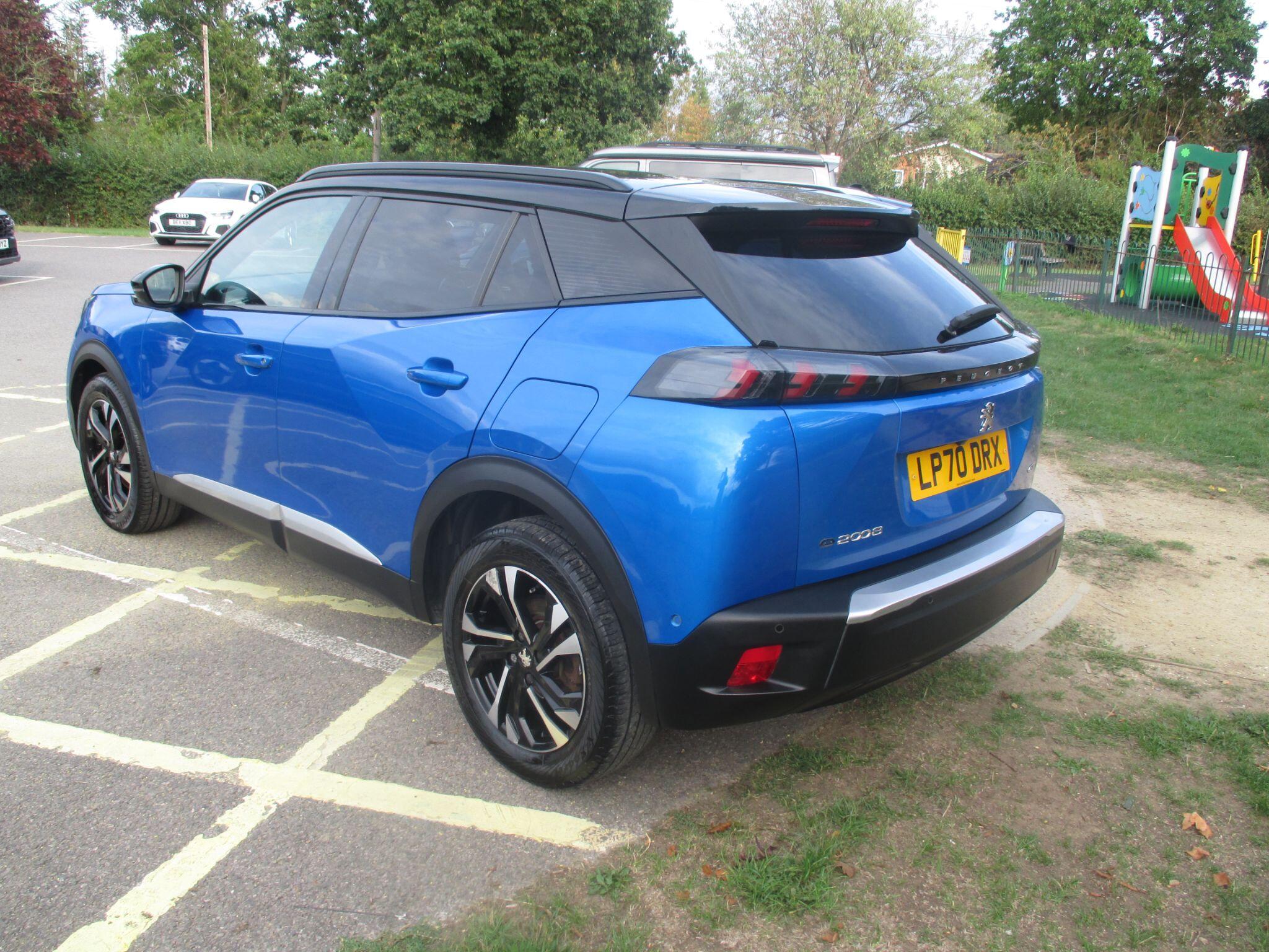 Peugeot E-2008 view 17