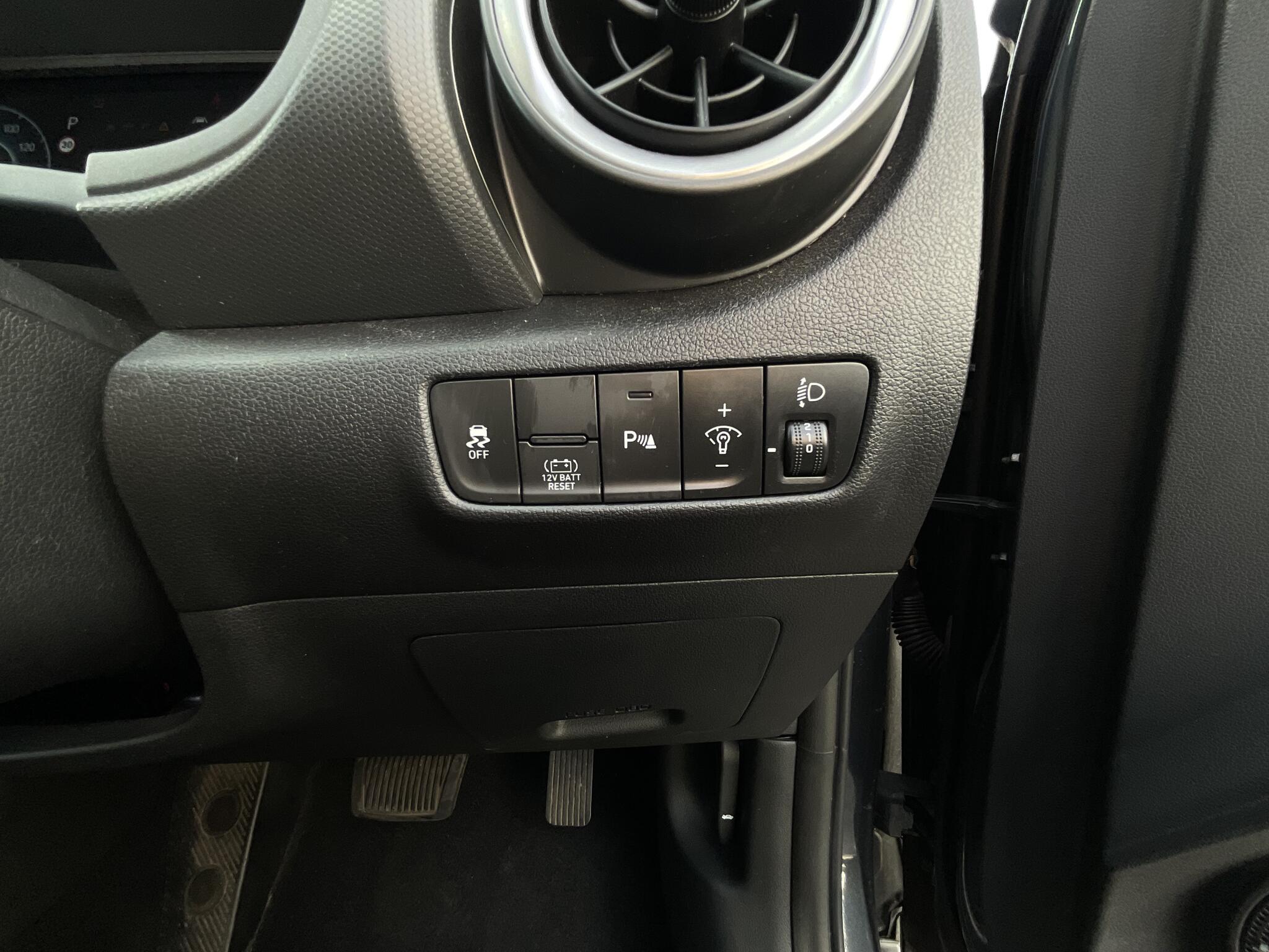 Hyundai Kona view 24