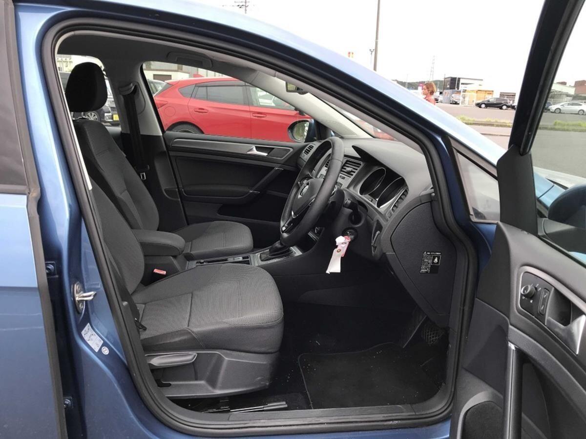 Volkswagen Golf view 13