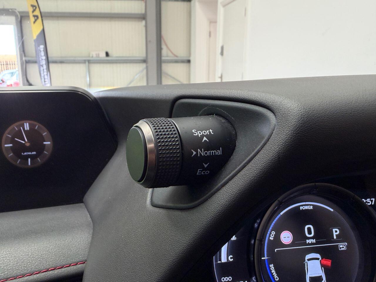 Lexus Ux view 39
