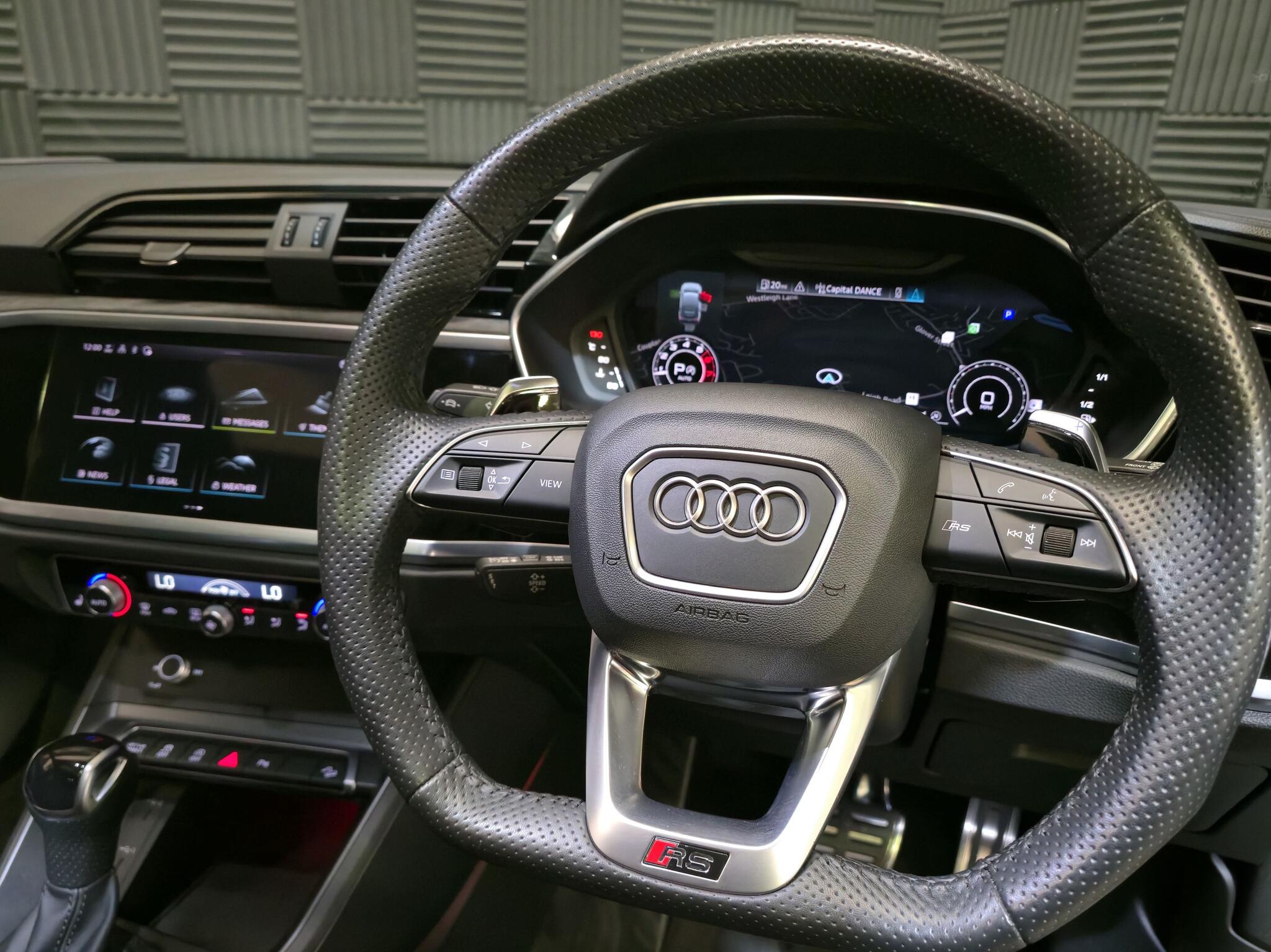 Audi RS Q3 view 18