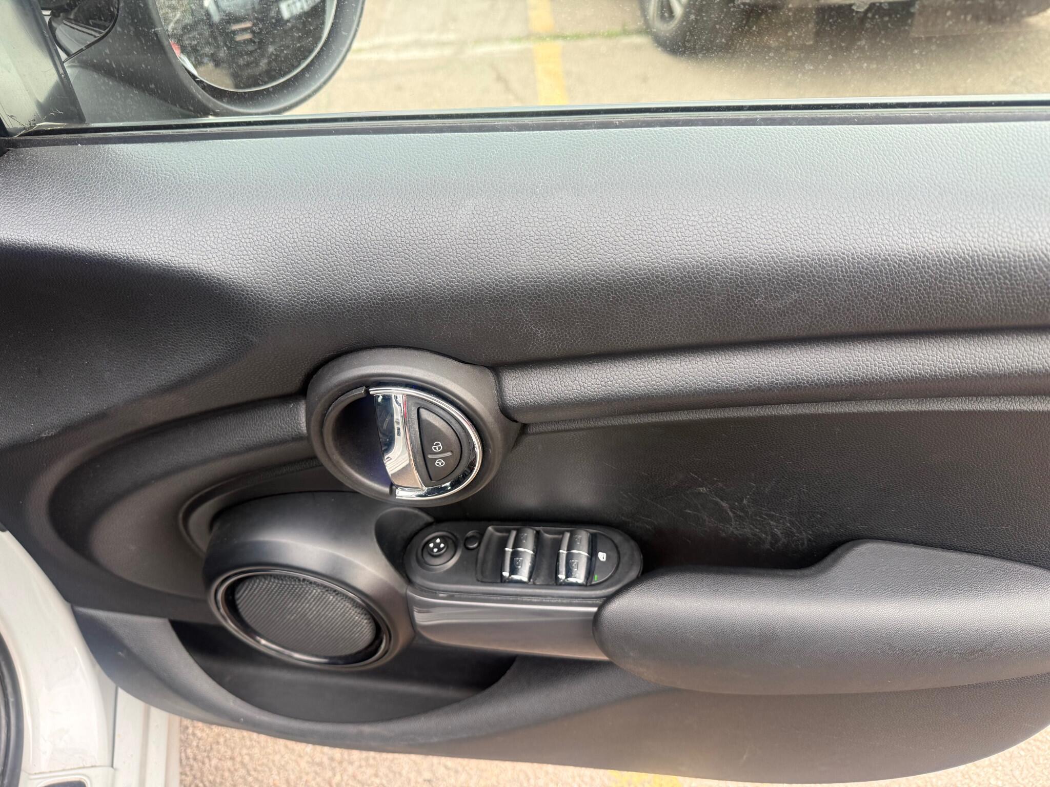 Mini Hatch view 14