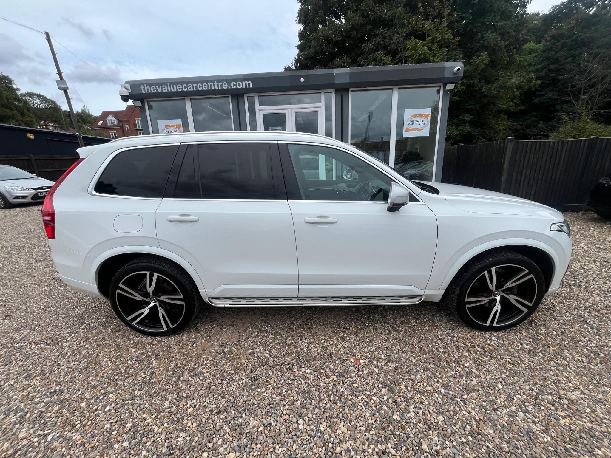 Volvo XC90 view 3