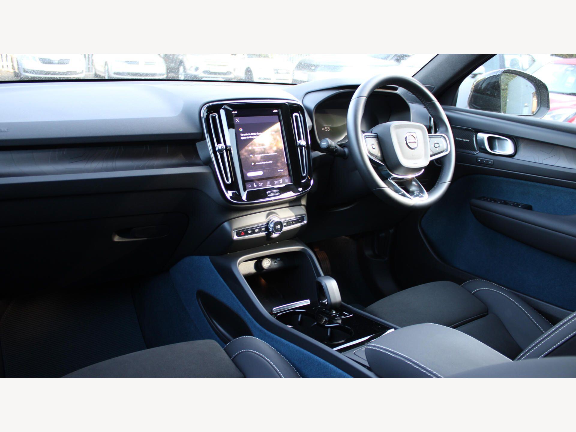 Volvo XC40 view 17