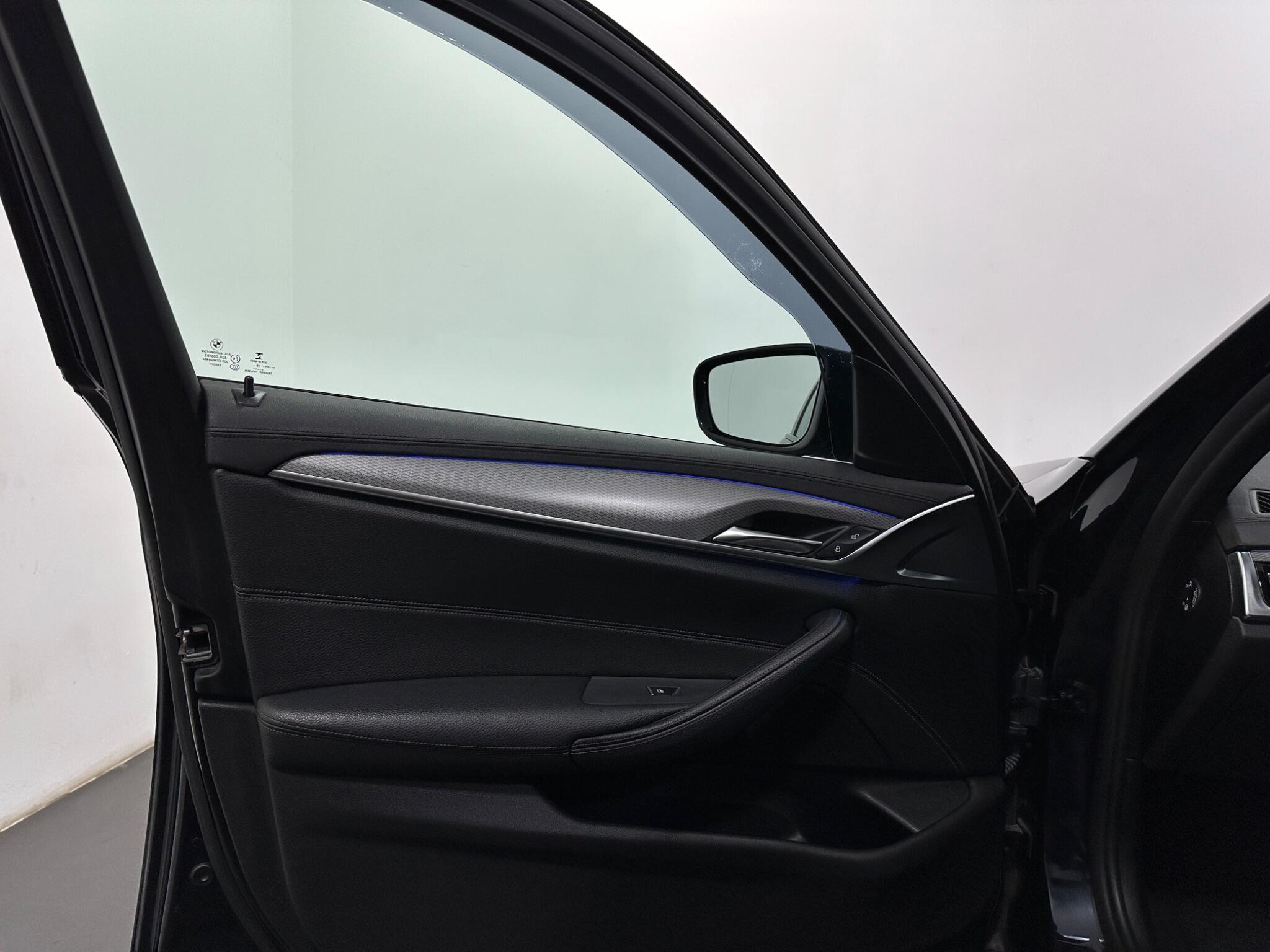 BMW 5 Series view 36