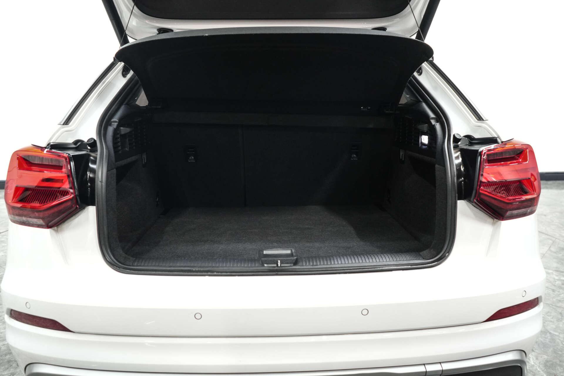 Audi Q2 view 12