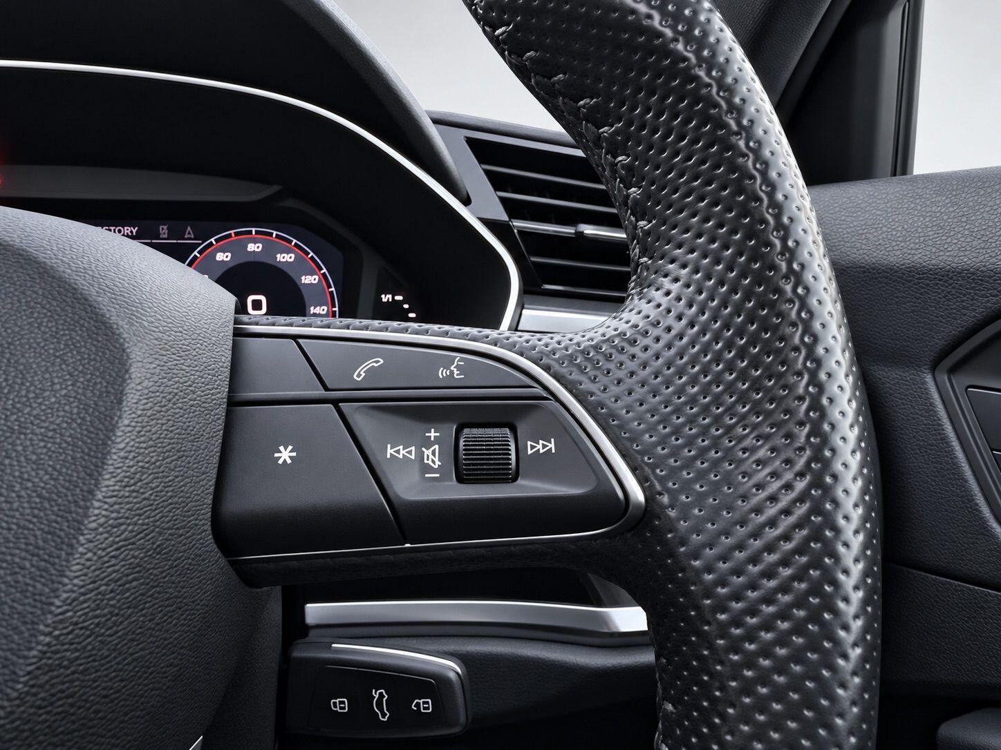 Audi Q3 view 30